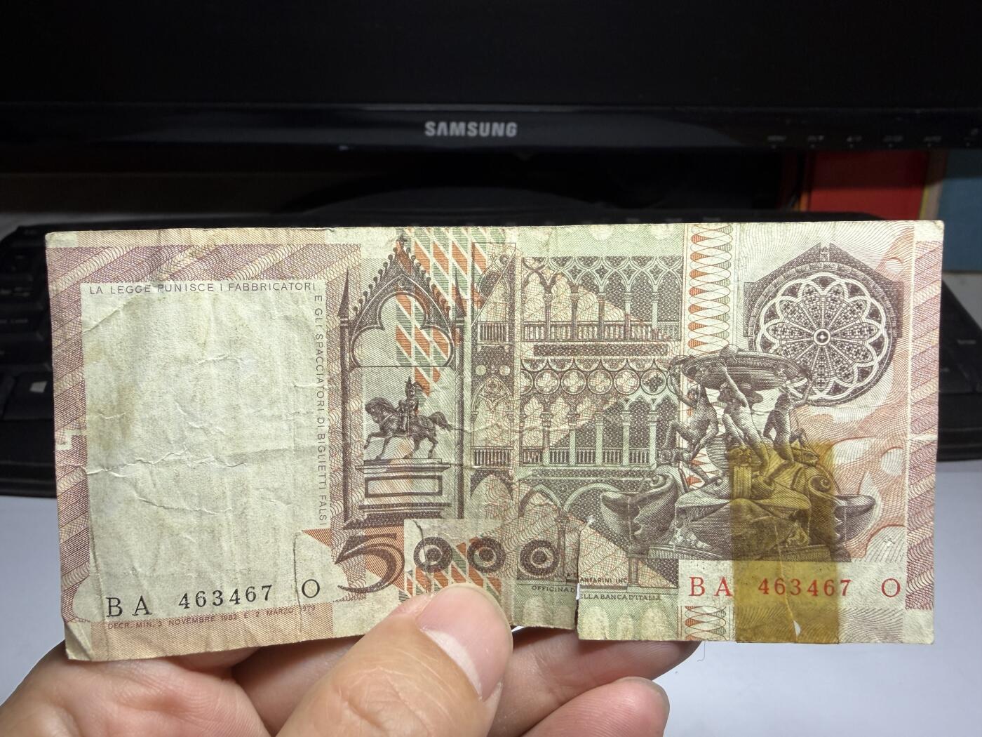 2026年集古藏今外币拍卖第二期-第10场—（总第310拍-纸币专场），本期拍完结算一次，发货时间2-3天，休息几天后继续新的一期拍卖。 1979年意大利5000里拉，有裂