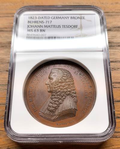 此心安处是吾乡·凡希社世界钱币微拍第三百二十期 - 1823德国汉堡约翰·马蒂亚斯·特斯多夫公职服务50周年纪念铜章NGC-MS63，名家LOOS作品。