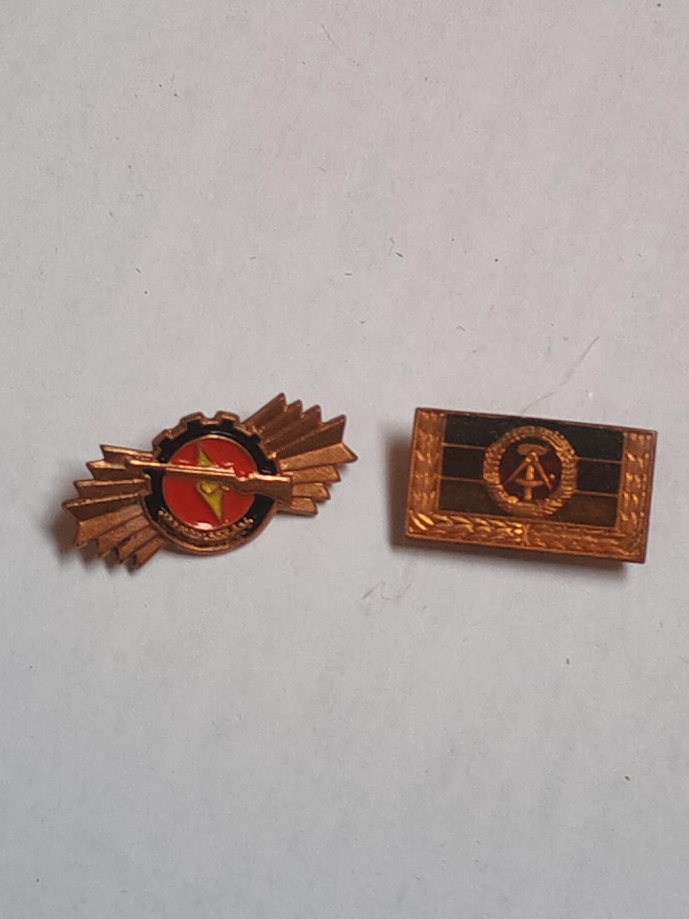 韵星假日军品类拍卖第43期 -- Rimey Holidays Militaria Auction 43 民主德国铜级gst射击技能证章与集体劳动五次获得