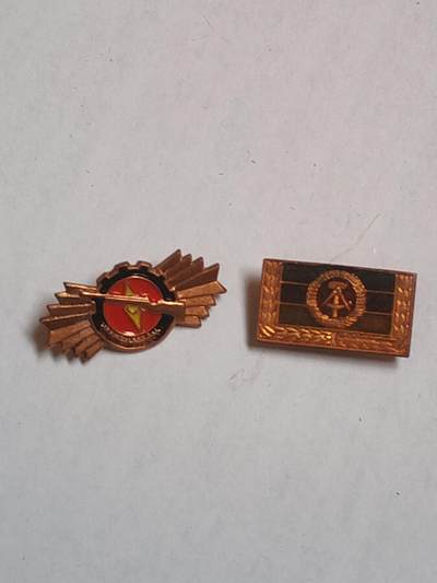 韵星假日军品类拍卖第43期 -- Rimey Holidays Militaria Auction 43 - 民主德国铜级gst射击技能证章与集体劳动五次获得