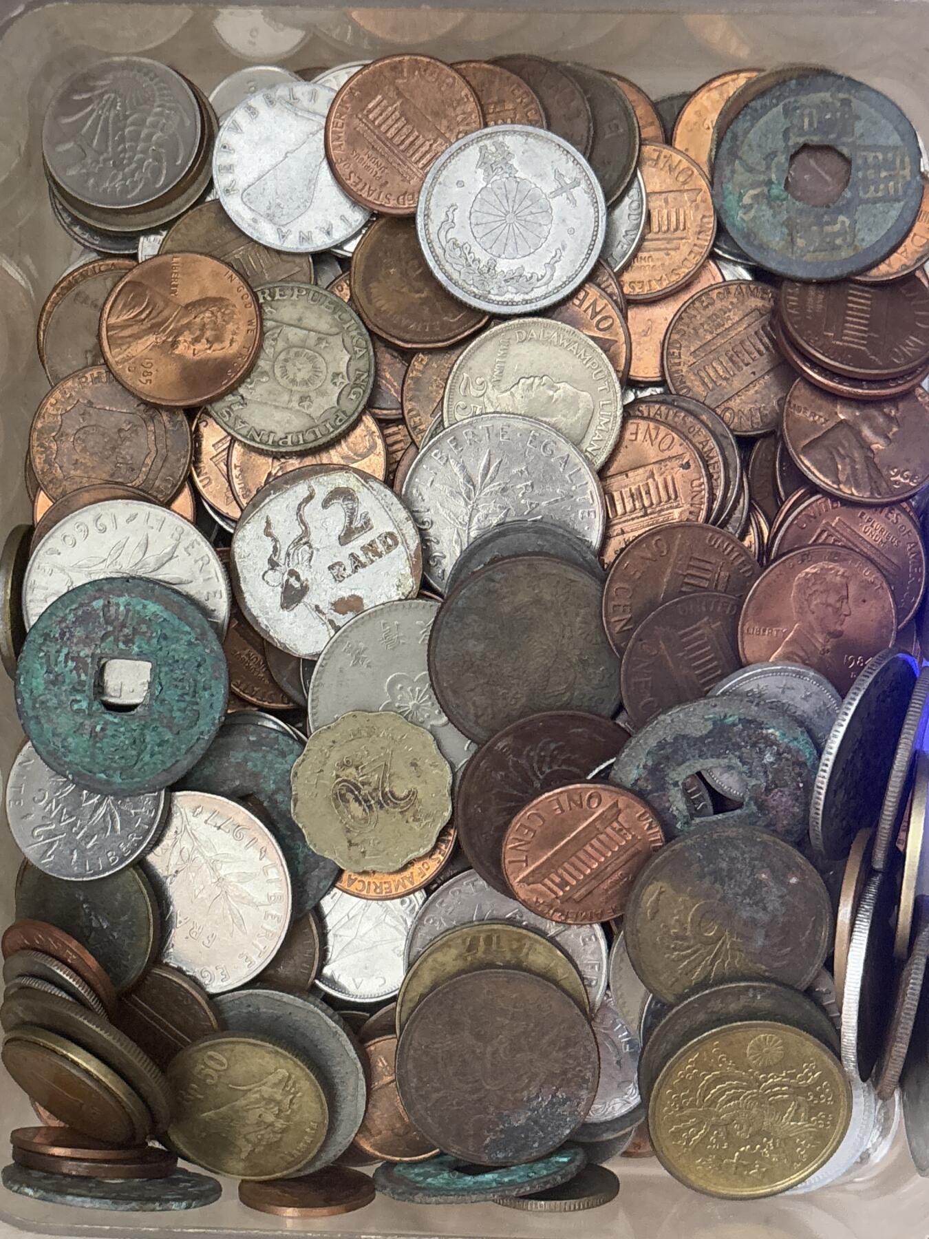 文馨钱币收藏第 295 场，（元宵场）各种银币散币纪念章，长期接代拍业务 各国散币 982 克