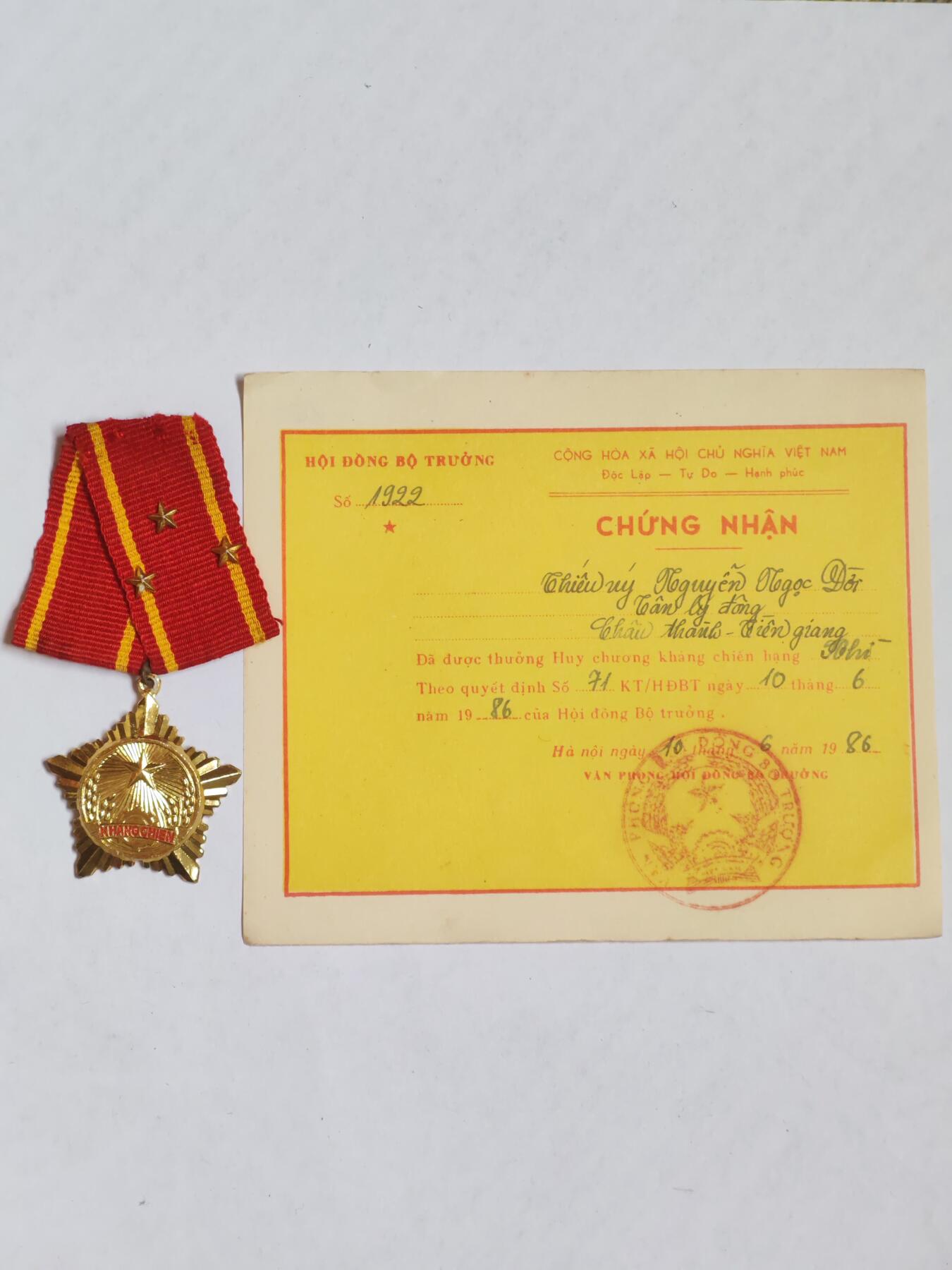 韵星假日军品类拍卖第43期 -- Rimey Holidays Militaria Auction 43 越南社会主义共和国一级抗战勋章带证，抗美越战事迹