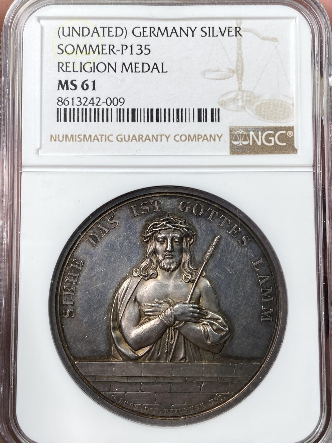万国钱币拍卖第062期 NGC MS61 19世纪早期德国耶稣基督受难纪念大银章 罕见耶稣正面头戴荆棘冠正面像 其双手束缚手持稻穗 背面耶稣被钉在十字架上场景 仅见品种唯一入盒NGC冠军分 