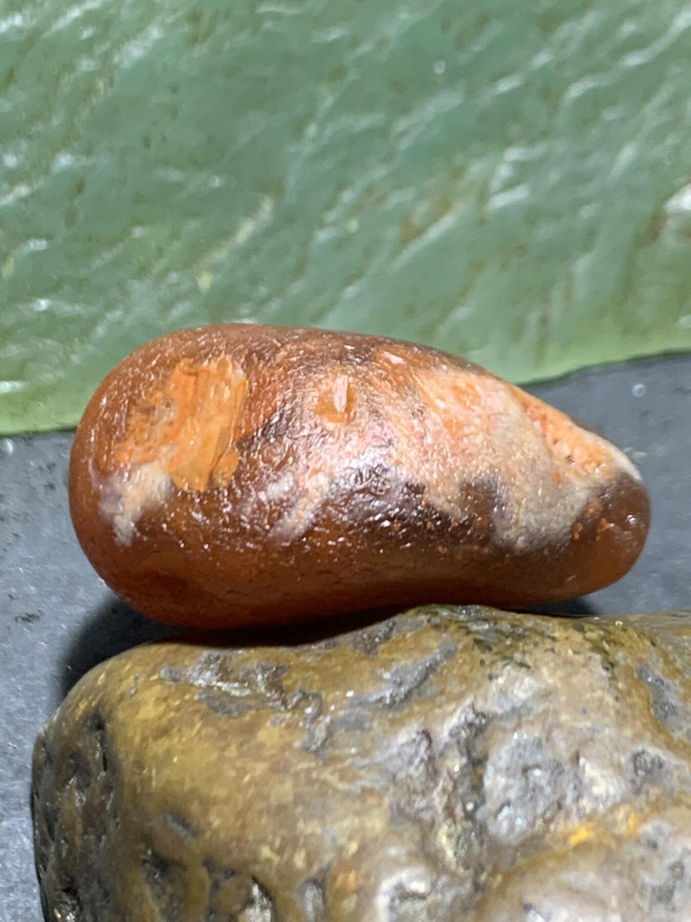 精美荔枝冻柿子红水冲籽川料南红玛瑙原石一颗