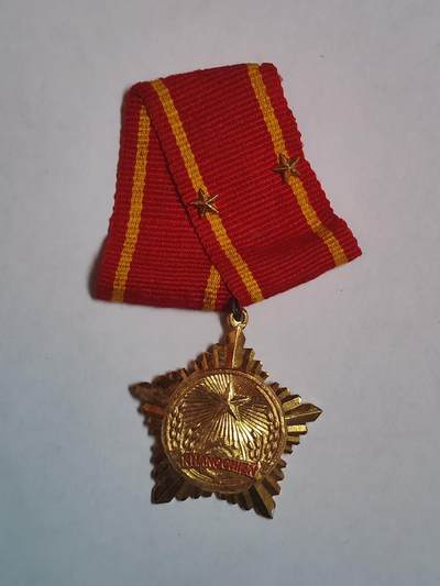 韵星假日军品类拍卖第43期 -- Rimey Holidays Militaria Auction 43 - 越南社会主义共和国二级抗战勋章 镀金完好 库存品相