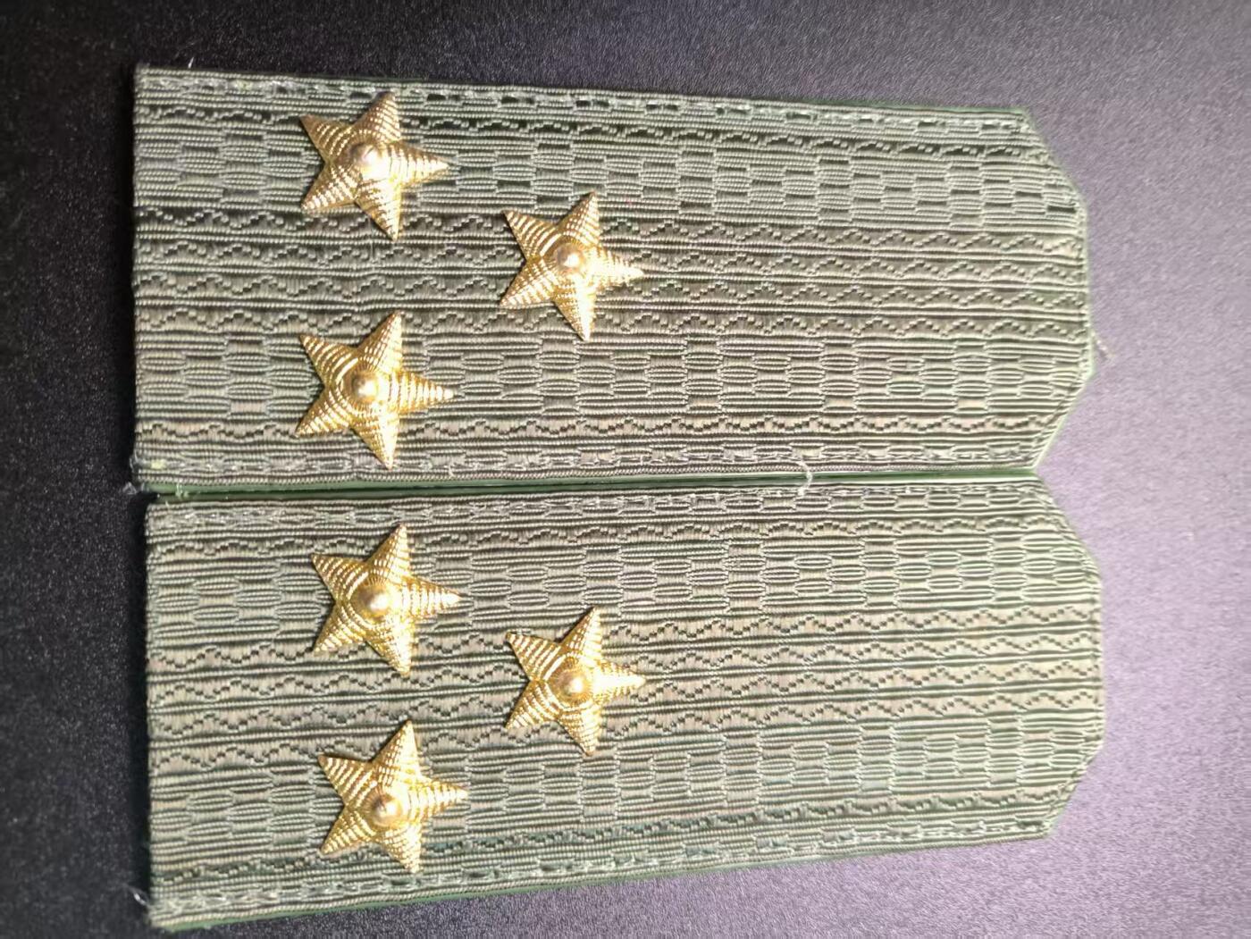 云宸嘉赏-勋臻精藏⭐️年后精品专拍场次🎖 库克尔·弗拉基米尔·维亚切斯拉沃维奇上校的乌克兰军队上校肩章 带有“总统令“封套