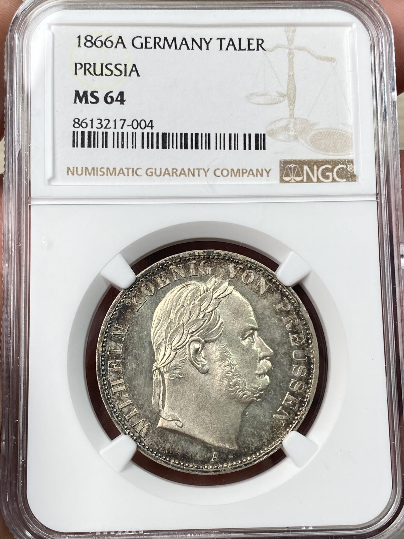 万国钱币拍卖第062期 NGC MS64 1866年德国普鲁士威廉一世普奥战争胜利泰勒 全深打香槟金渐变五彩裹身 超炫银霜耀眼原光 高浮雕喷砂质感极美 顶级收藏品质