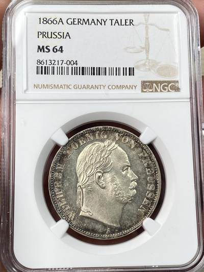 万国钱币拍卖第062期 - NGC MS64 1866年德国普鲁士威廉一世普奥战争胜利泰勒 全深打香槟金渐变五彩裹身 超炫银霜耀眼原光 高浮雕喷砂质感极美 顶级收藏品质