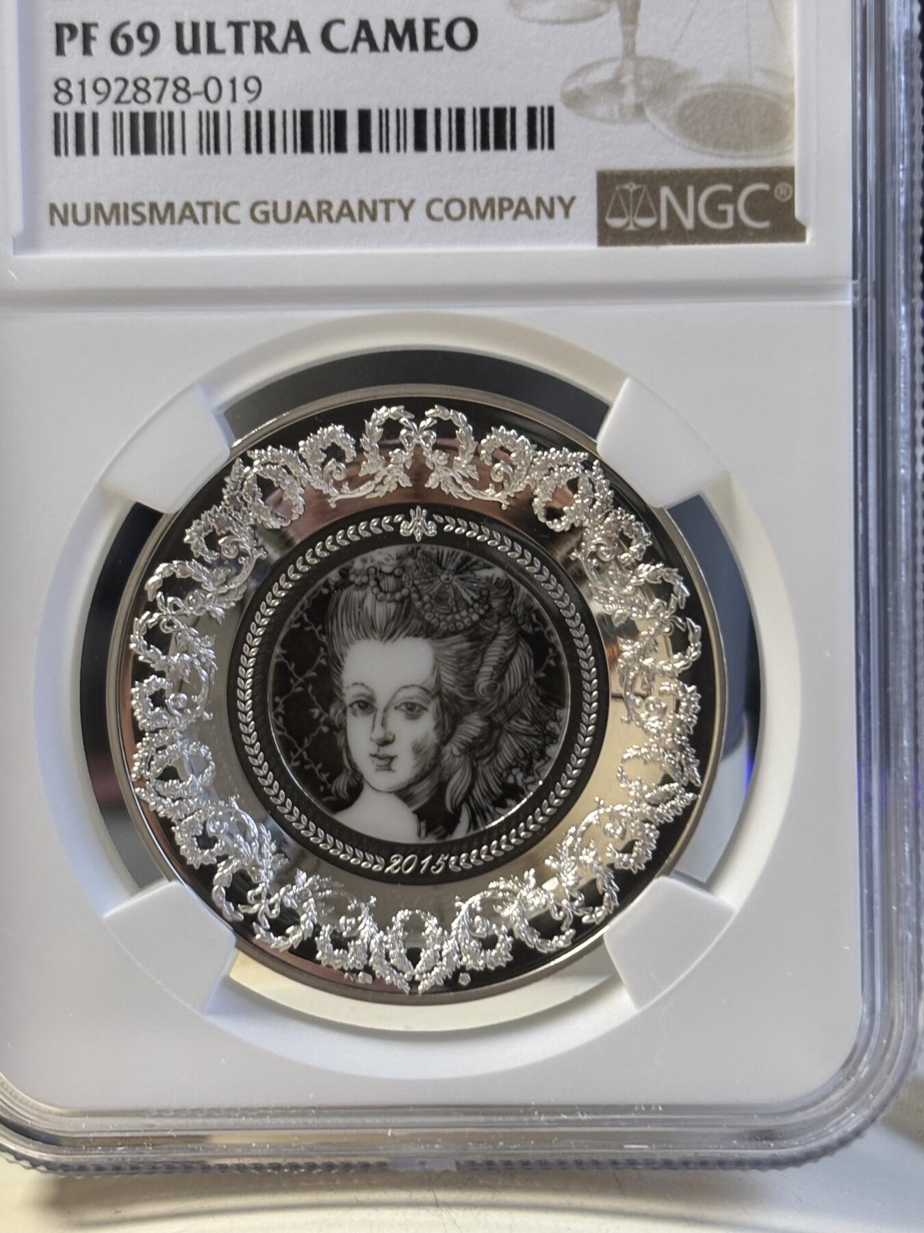 第191期拍卖 法国2015年法兰西魁宝系列镶塞夫尔瓷器纪念银币NGC-PF69.900银，16.8克