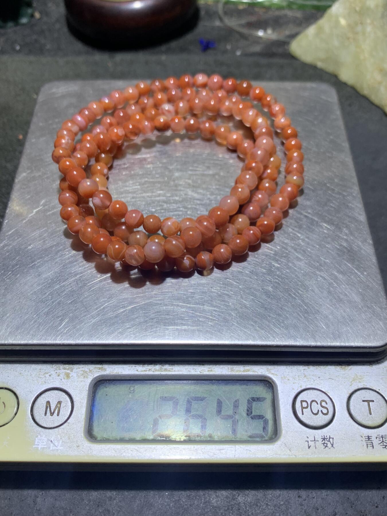 川料南红玛瑙多圈手串一条！