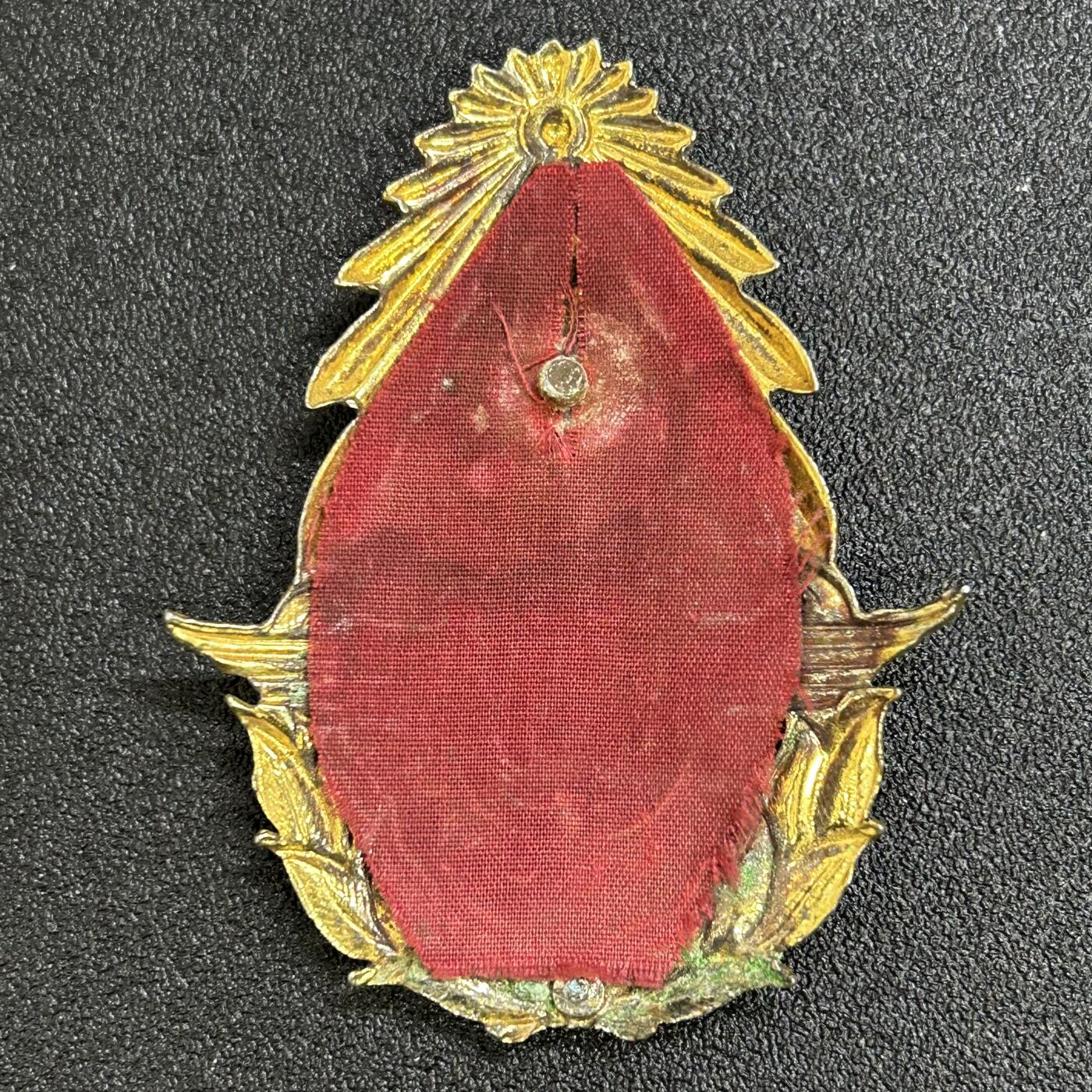 西秦中古拍卖第七十九期  泰国皇家武装力量后备军大帽徽 早期版 少见