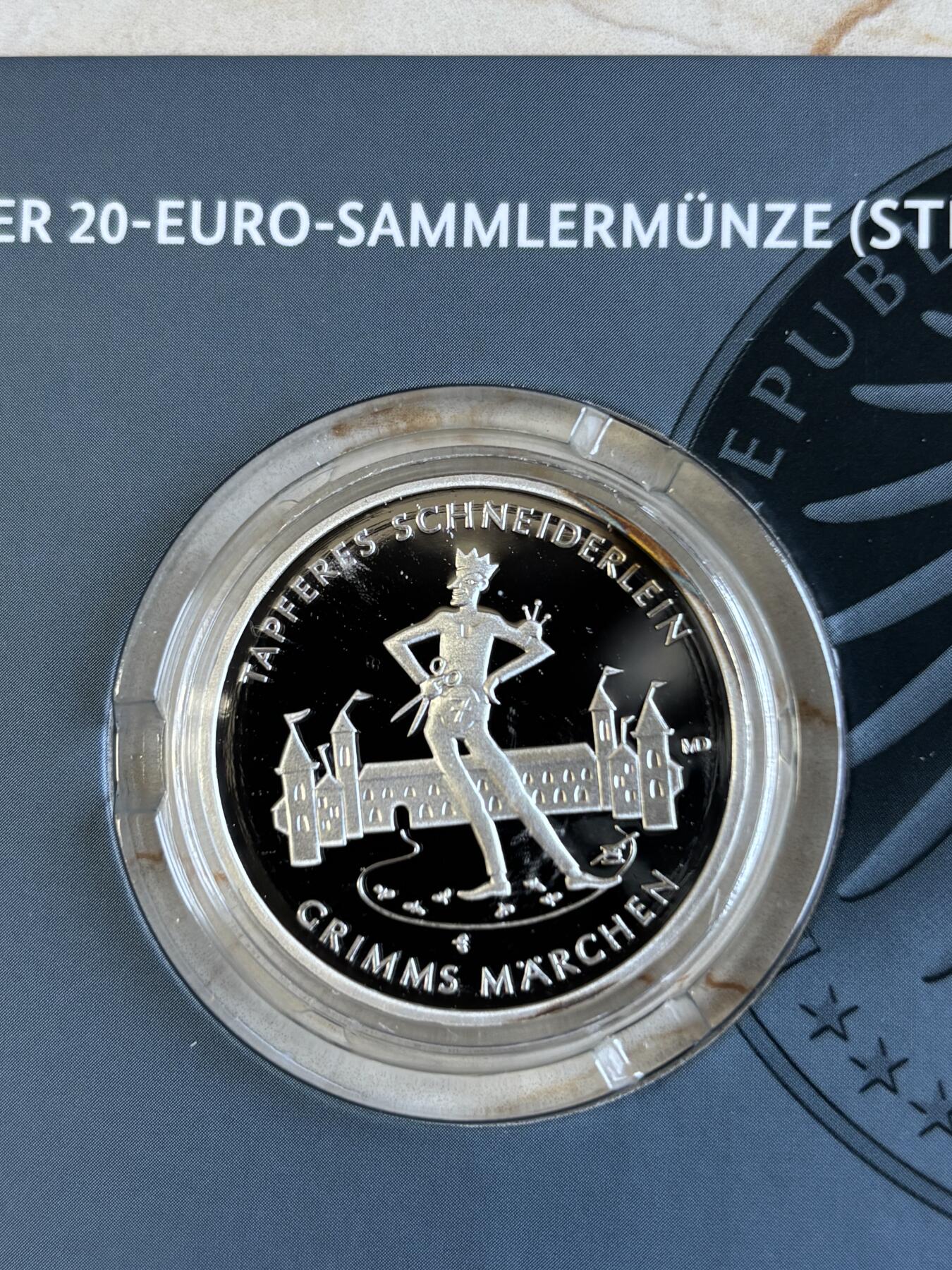 第191期拍卖 德国2019年20欧元精制银币 勇敢的小裁缝（格林童话） 18克925银 卡装