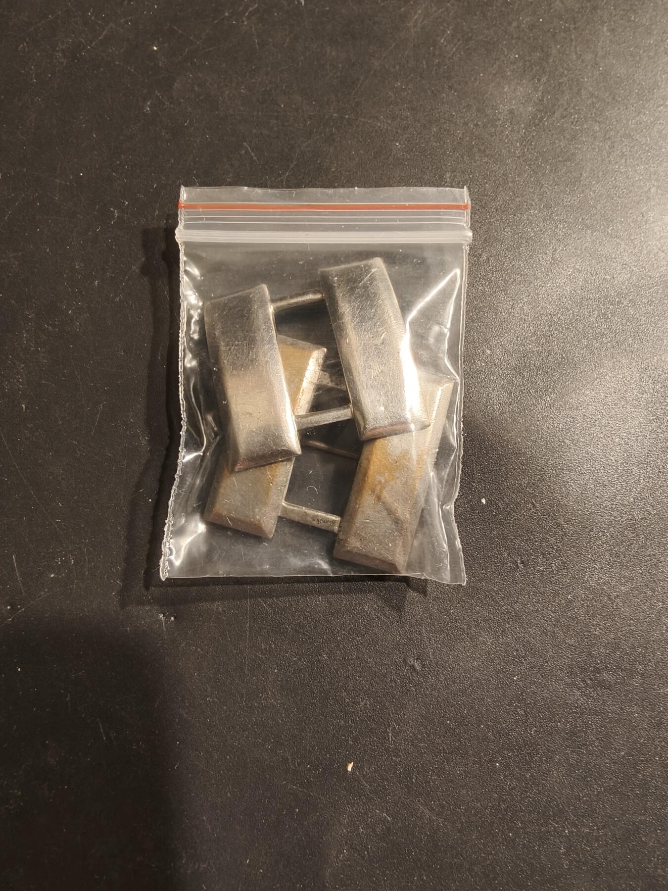 老王徽章第185期 美国陆军上尉军衔一组    二战时期横针版