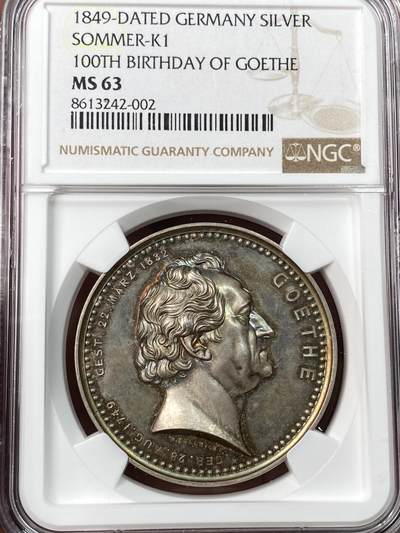万国钱币拍卖第062期 - NGC MS63 1849年德国诗圣约翰·沃尔夫冈·冯·歌德诞辰100周年纪念大银章 高浮雕超绝雕刻工艺人物栩栩如生 火烧云包浆均匀覆盖 NGC唯一评级冠军分