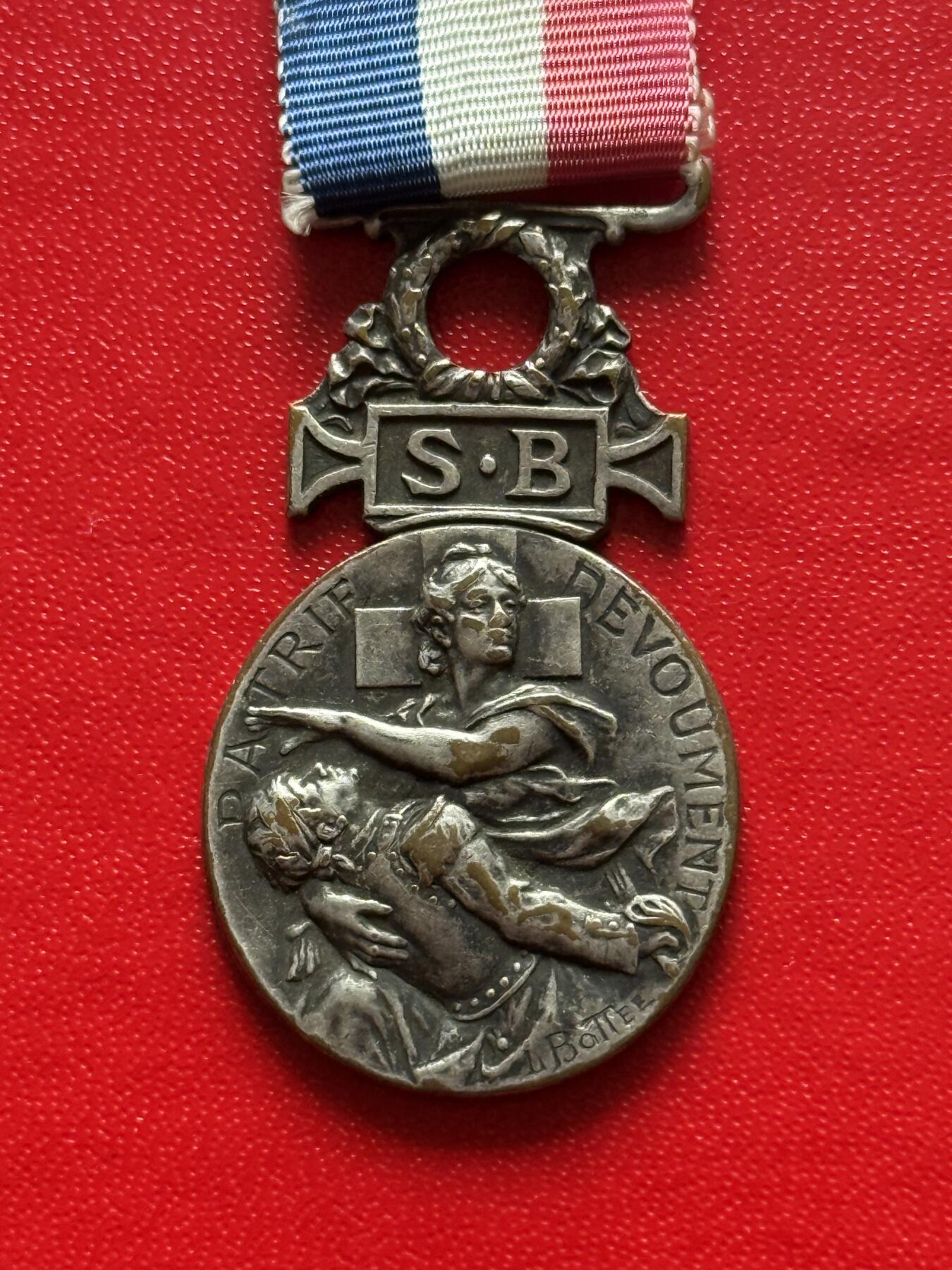 云宸嘉赏-勋臻精藏⭐️年后精品专拍场次🎖 法兰西第三共和国 军事伤员救助协会奖章 稀少奖章 铜镀银主要用于表彰1864–1866在法国对墨西哥军事干预期间提供人道主义救助的志愿者