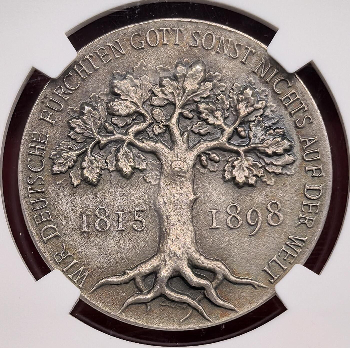 此心安处是吾乡·凡希社世界钱币微拍第三百二十期 1898德国俾斯麦逝世纪念银章NGC-MS64，俾斯麦像与橡树，橡树在德国传统文化中代表力量与坚韧。