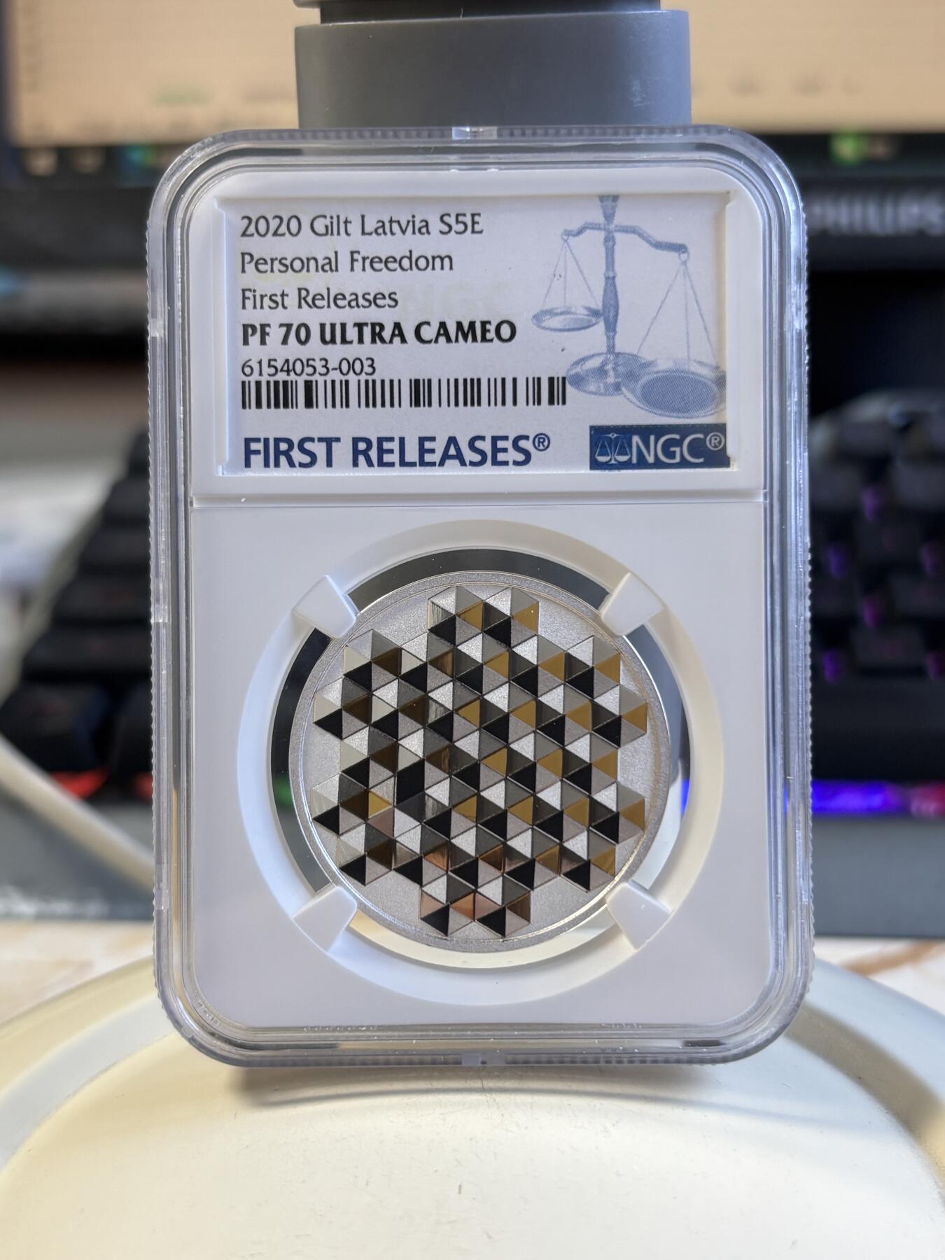 第191期拍卖 获奖拉脱维亚2020年个人自由精制彩银币NGC-PF70首，925银，22克，发行3500枚，获得克劳斯2022年度最富激情币大奖和2021年度钱币之星年度最佳银币大奖第三名