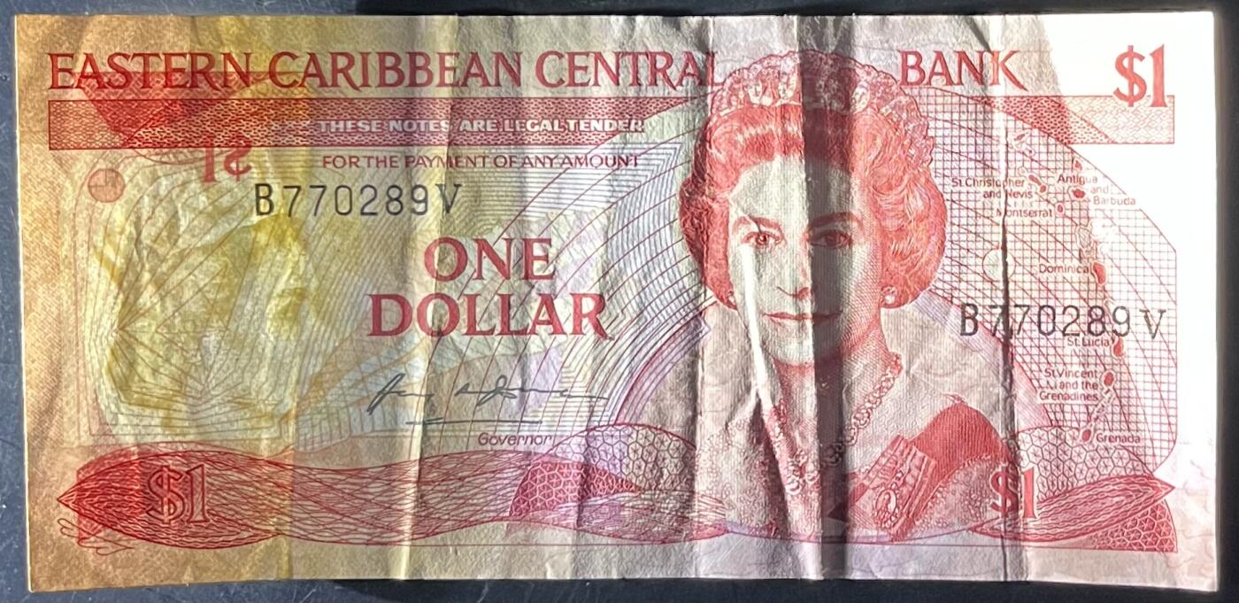 小福收藏拍卖第201期 流通品相裸钞 特惠场 本场拍卖美洲大洋洲非洲亚洲纸币【佣金仅收2% 不设最低佣金 全场包邮】 东加勒比 V 圣文森特和格林纳丁斯 少见国家 地图没写安圭拉国名早期版 1985-1988年 1元 