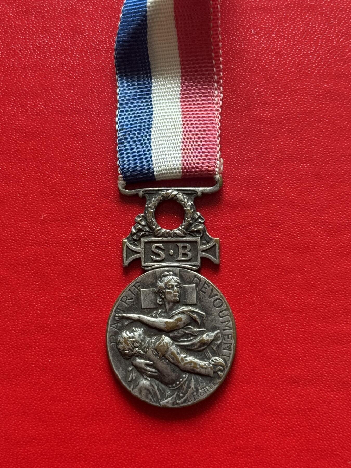 云宸嘉赏-勋臻精藏⭐️年后精品专拍场次🎖 法兰西第三共和国 军事伤员救助协会奖章 稀少奖章 铜镀银主要用于表彰1864–1866在法国对墨西哥军事干预期间提供人道主义救助的志愿者