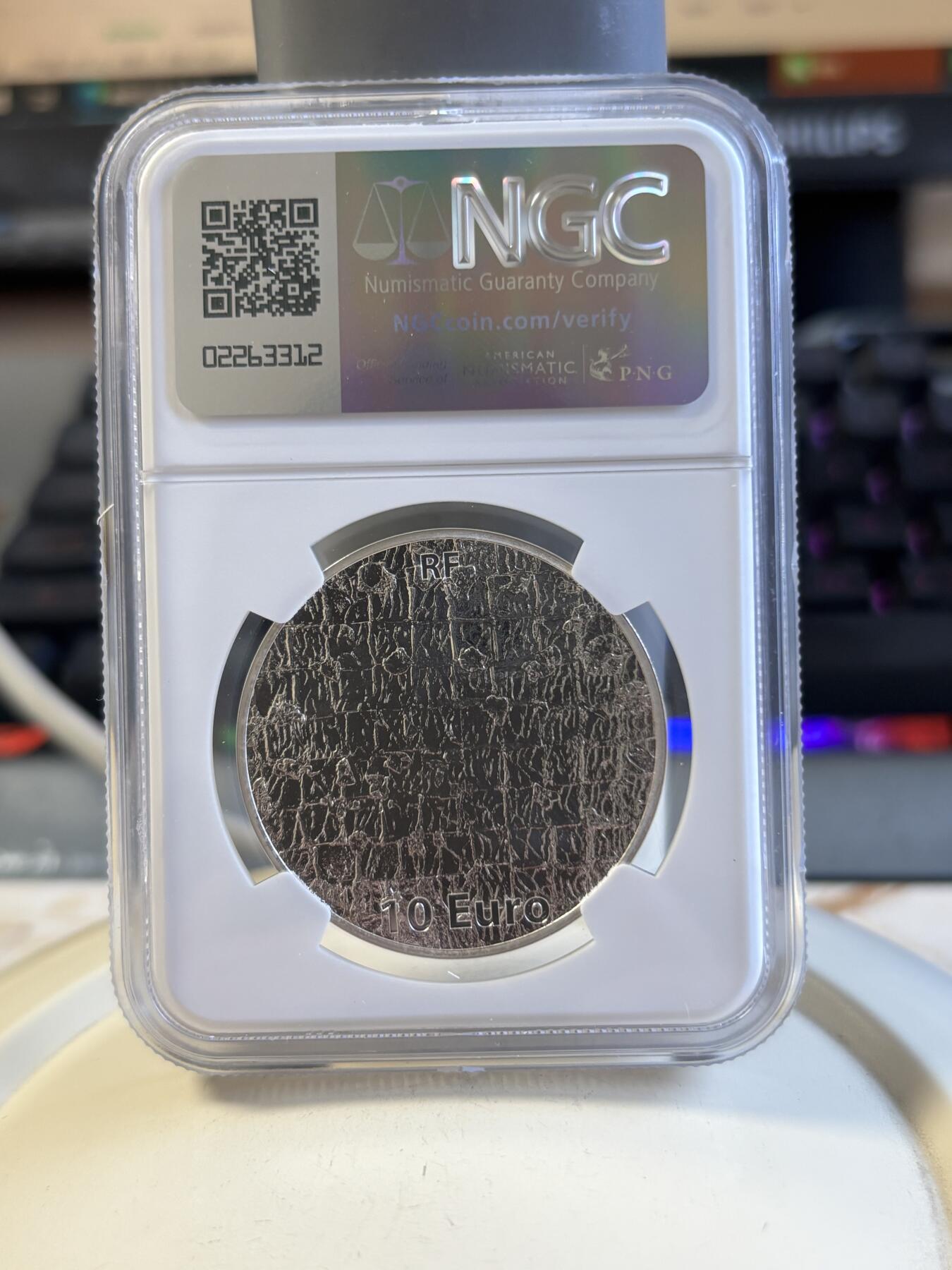 第191期拍卖 获奖币法国2012年伊夫克莱因“蓝手”彩色银币NGC-PF69，22.2克，900银，发行30000枚