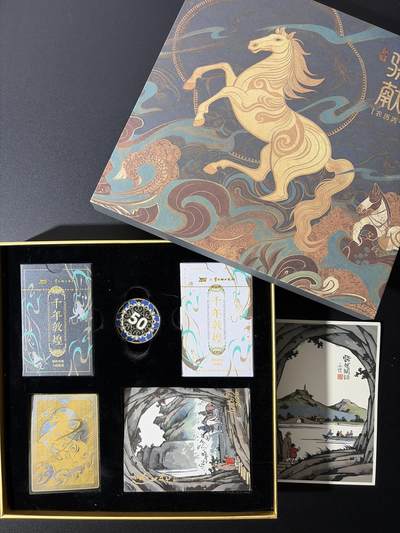 NO.26 好又多金牌大场，夯爆了的马年开门红！每周一站式配齐，方便凑单！（周6晚9点截拍，卖家免费送拍！） - 游卡 马年新春礼盒1个（内含两幅花切、4个金属筹码、卡册、盲包）