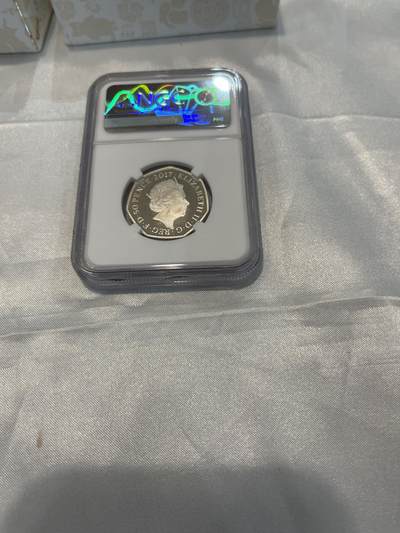 英国2017年彼得兔纪念币，50便士彩色版，NGC评级PF69 Ultra Cameo，带盒带证书，品相全新，币面色彩漂亮，收藏佳品！官方发行，限量发行，带原装盒和证书 英国2017年彼得兔纪念币，50便士彩色版，NGC评级PF69 Ultra Cameo，带盒带证书，品相全新，币面色彩漂亮，收藏佳品！官方发行，限量发行，带原装盒和证书