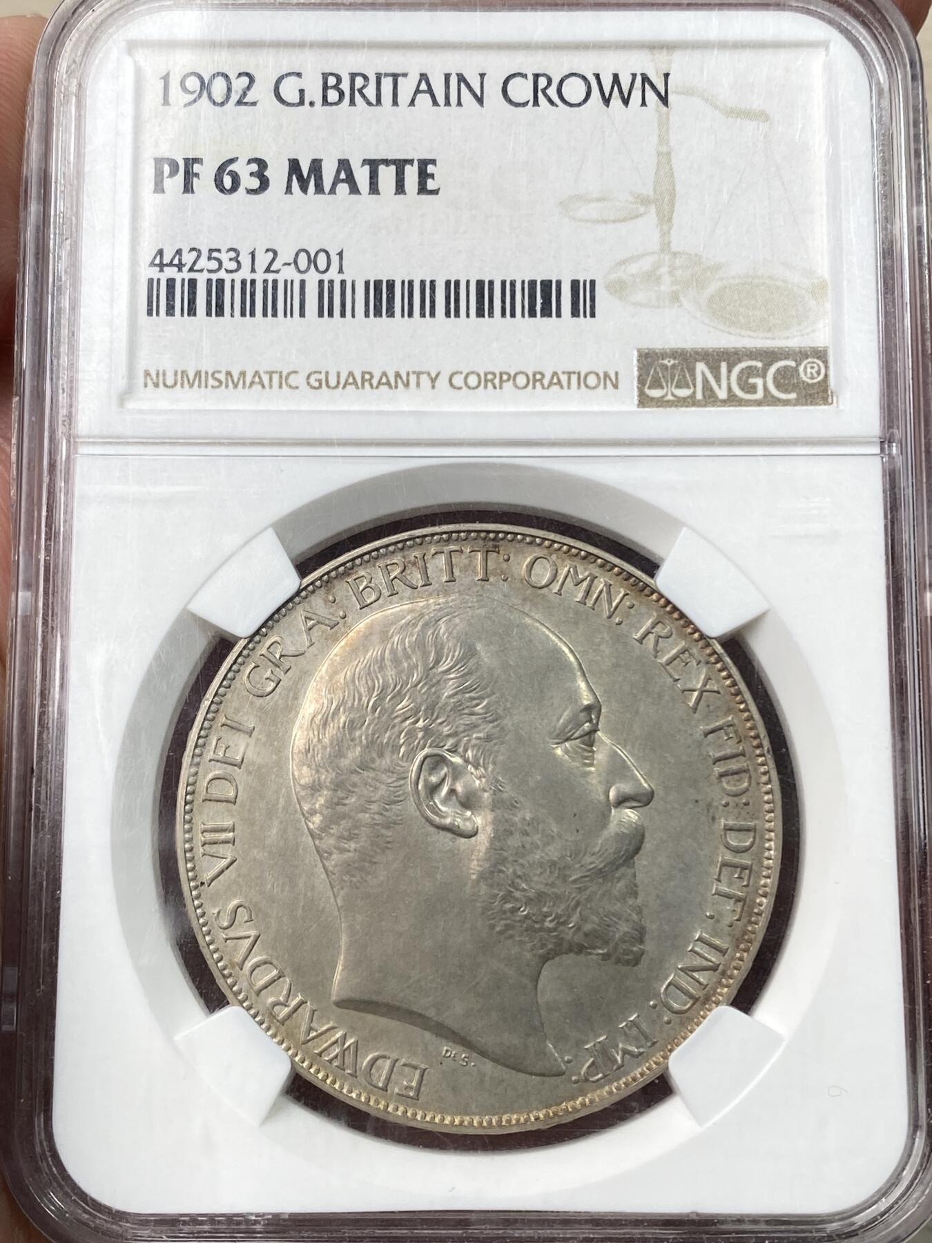 万国钱币拍卖第062期 NGC PF63 1902年英国爱德华七世精制马剑克朗 精制MATTE工艺天鹅绒五彩素描质感 收藏级品质