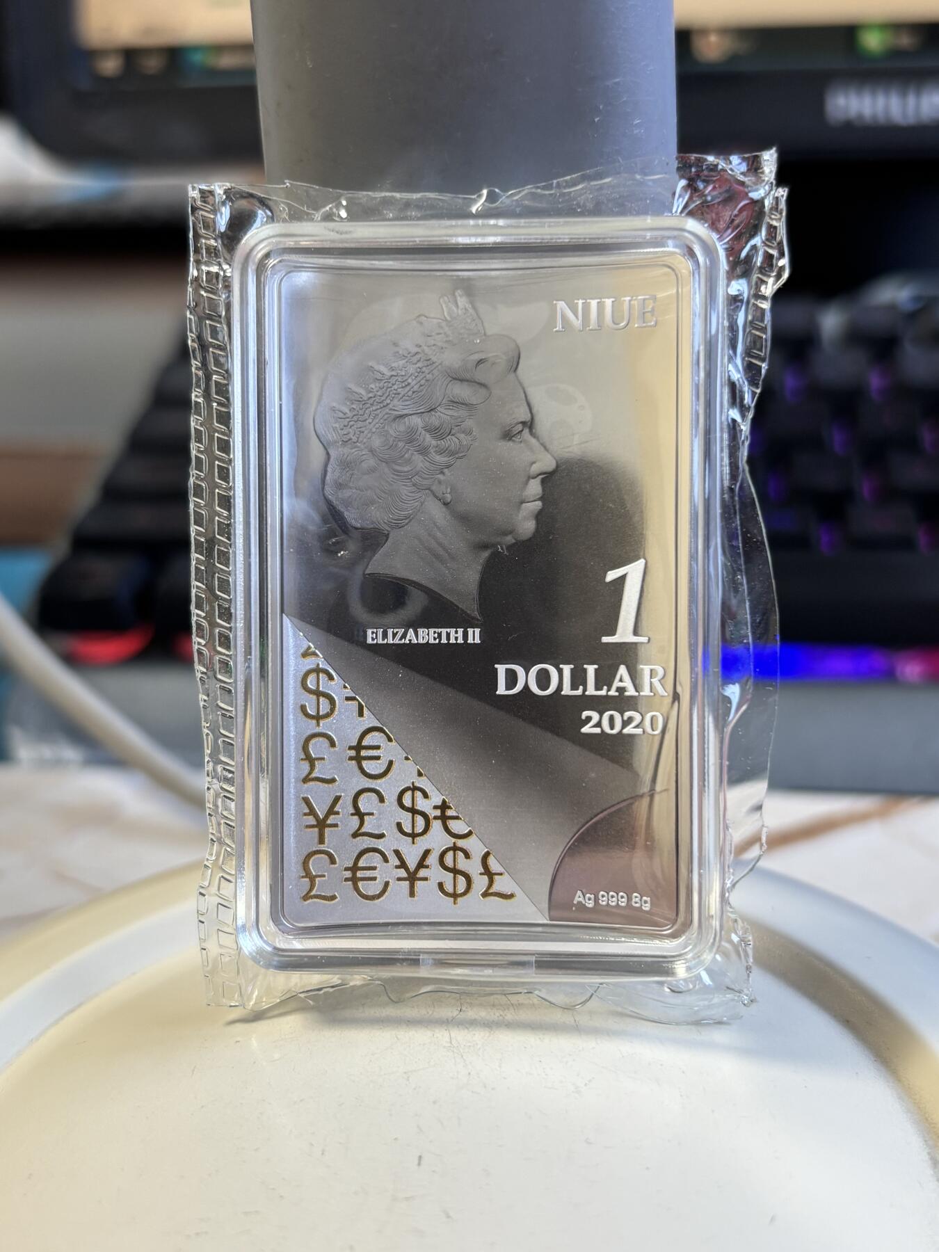 第191期拍卖 纽埃2020年1元圆弧形彩色精制银币 暴富-红包 8克999银 发行量：2万 盒证全