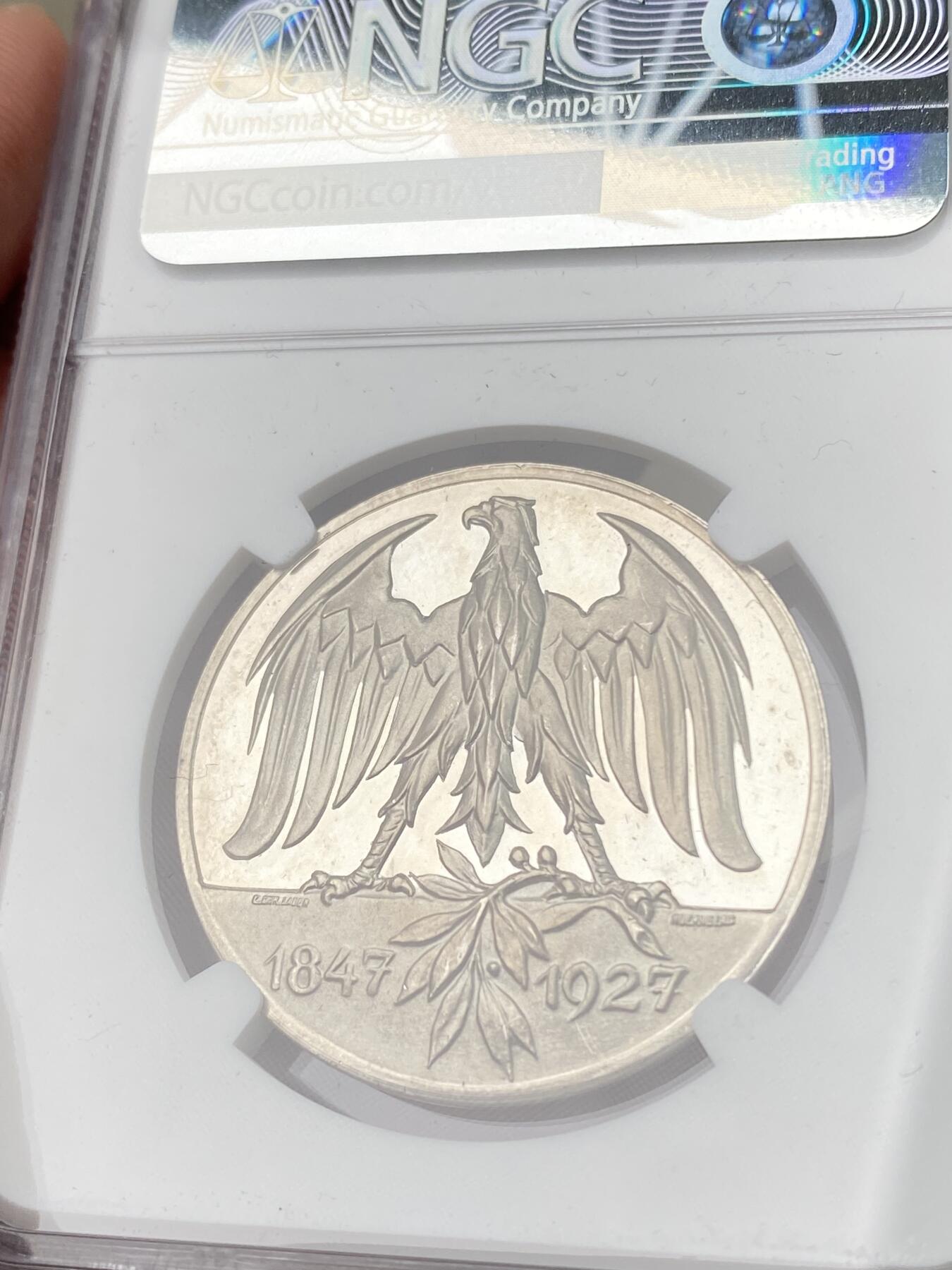 万国钱币拍卖第062期 NGC MS65 1927年魏玛共和国兴登堡总统80大寿纪念银章 精铸深度镜面帝国鹰祝寿 同类型中比较罕见的品种 顶级高分收藏级