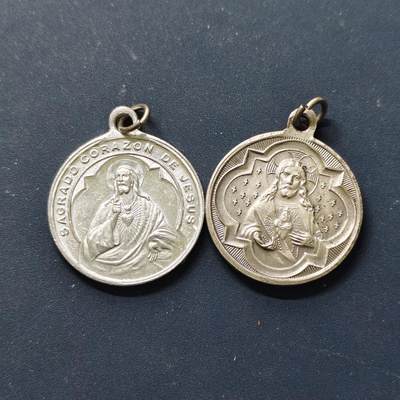 【全场包邮】纯粹捡漏拍508场 - 【纪念章】宗教精致小挂章2枚一组