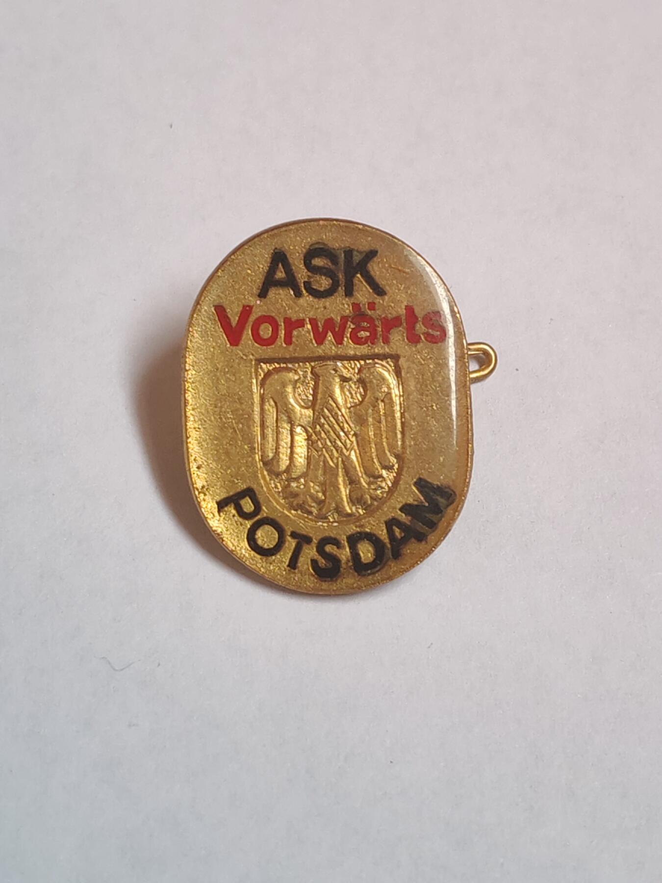 韵星假日军品类拍卖第43期 -- Rimey Holidays Militaria Auction 43 民主德国波茨坦向前ASK协会证章，反对南非种族歧视协会