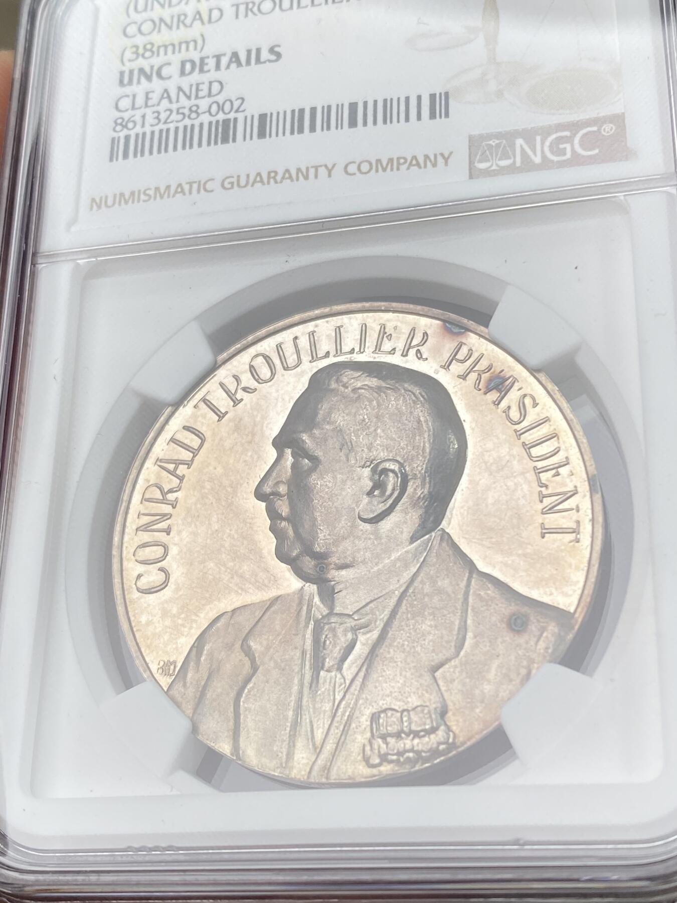 万国钱币拍卖第062期 NGC UNCD 1900年左右德国信鸽饲养者协会联盟主席康拉德·特鲁利尔银章 深度精铸镜面浮雕喷砂质感 信鸽雕刻惟妙惟肖极其漂亮 