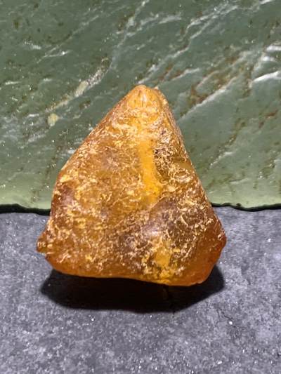 精美天然乌克兰蜜蜡随形原石珠子一颗！ 精美天然乌克兰蜜蜡随形原石珠子一颗！