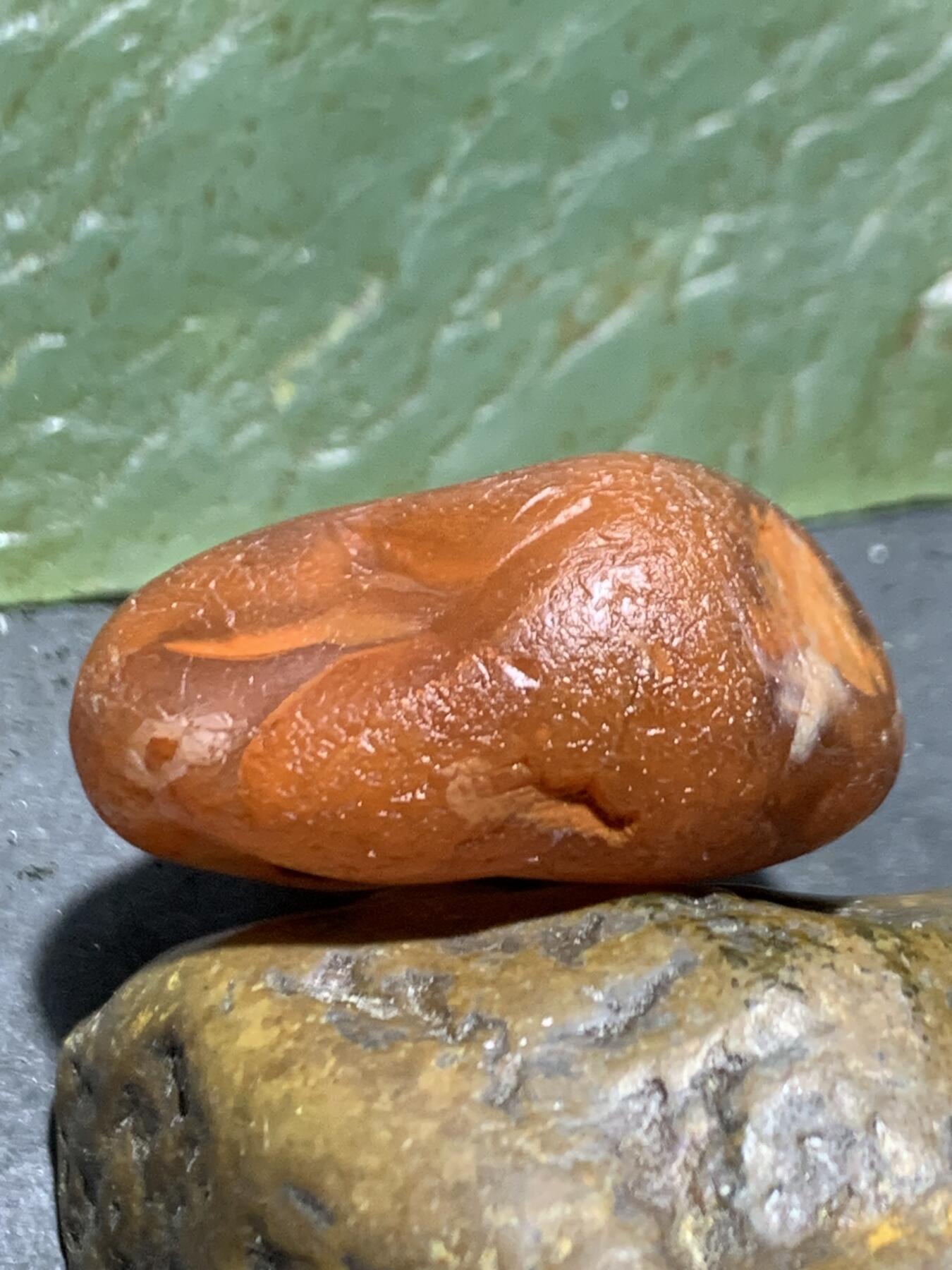 精美荔枝冻柿子红水冲籽川料南红玛瑙原石一颗