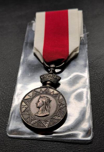 此心安处是吾乡·凡希社世界钱币微拍第三百二十期 - 1869英国阿比西尼亚战争银质勋章，品相AU，授予皇家海军达芙妮号水兵J.Murphy。