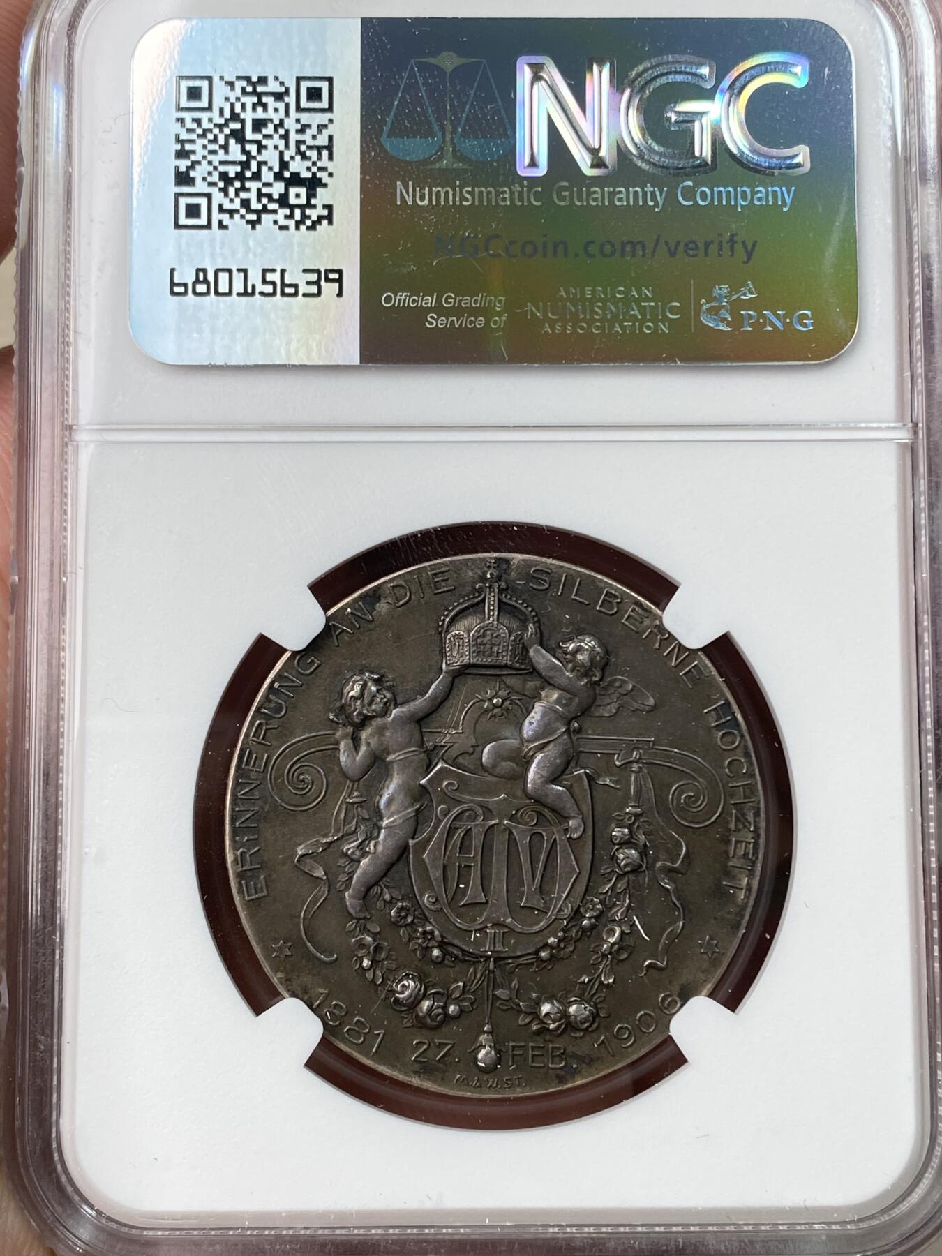 万国钱币拍卖第062期 NGC MS61 1906年德国普鲁士威廉二世与石勒苏益格-荷尔斯泰因的奥古斯塔·维多利亚公主银婚纪念银章 欧陆黑漆古酱彩 维多利亚是德皇最爱的第一任妻子和表姐  也是最后一位德意志皇后和普鲁士王后