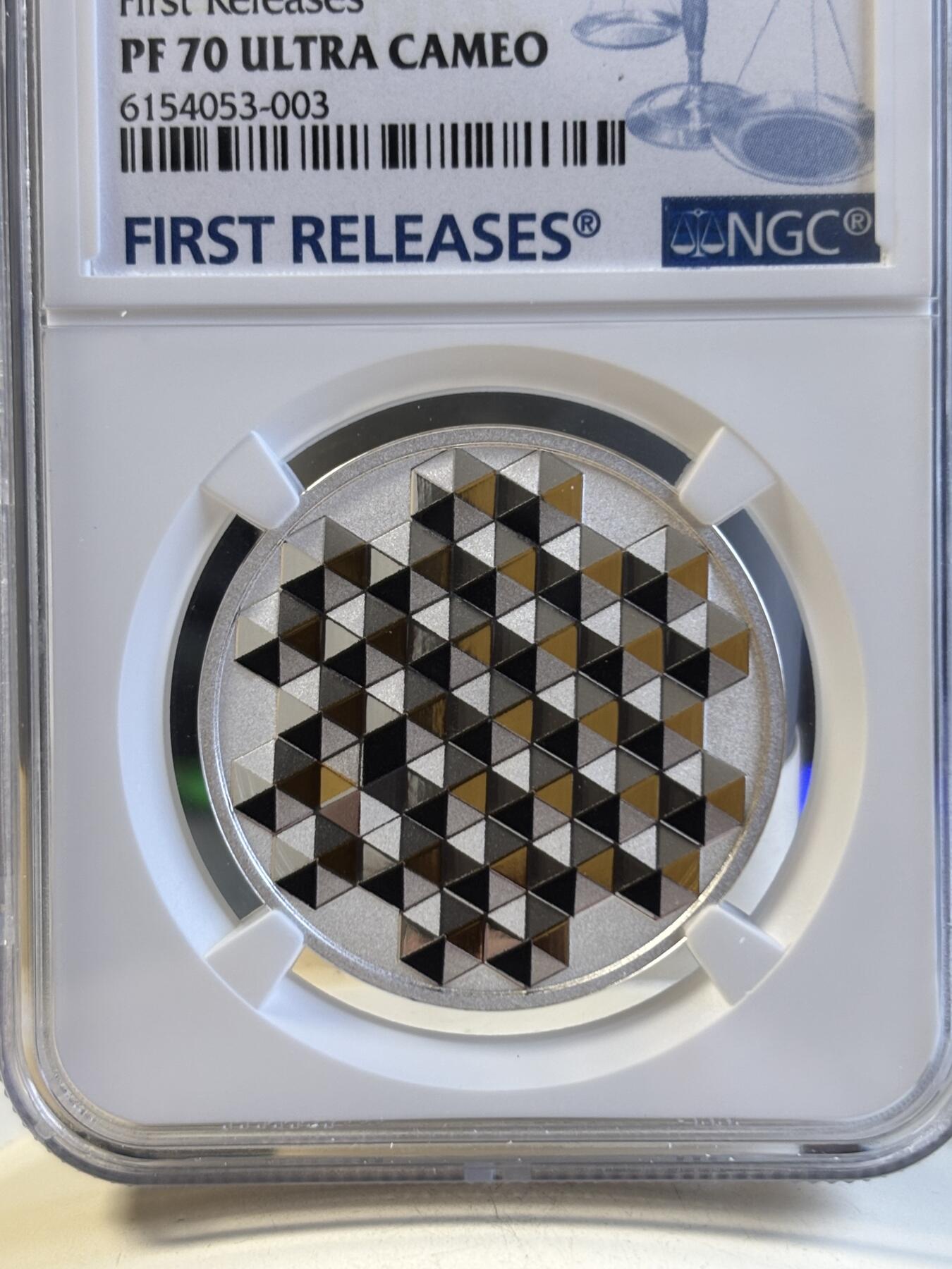 第191期拍卖 获奖拉脱维亚2020年个人自由精制彩银币NGC-PF70首，925银，22克，发行3500枚，获得克劳斯2022年度最富激情币大奖和2021年度钱币之星年度最佳银币大奖第三名