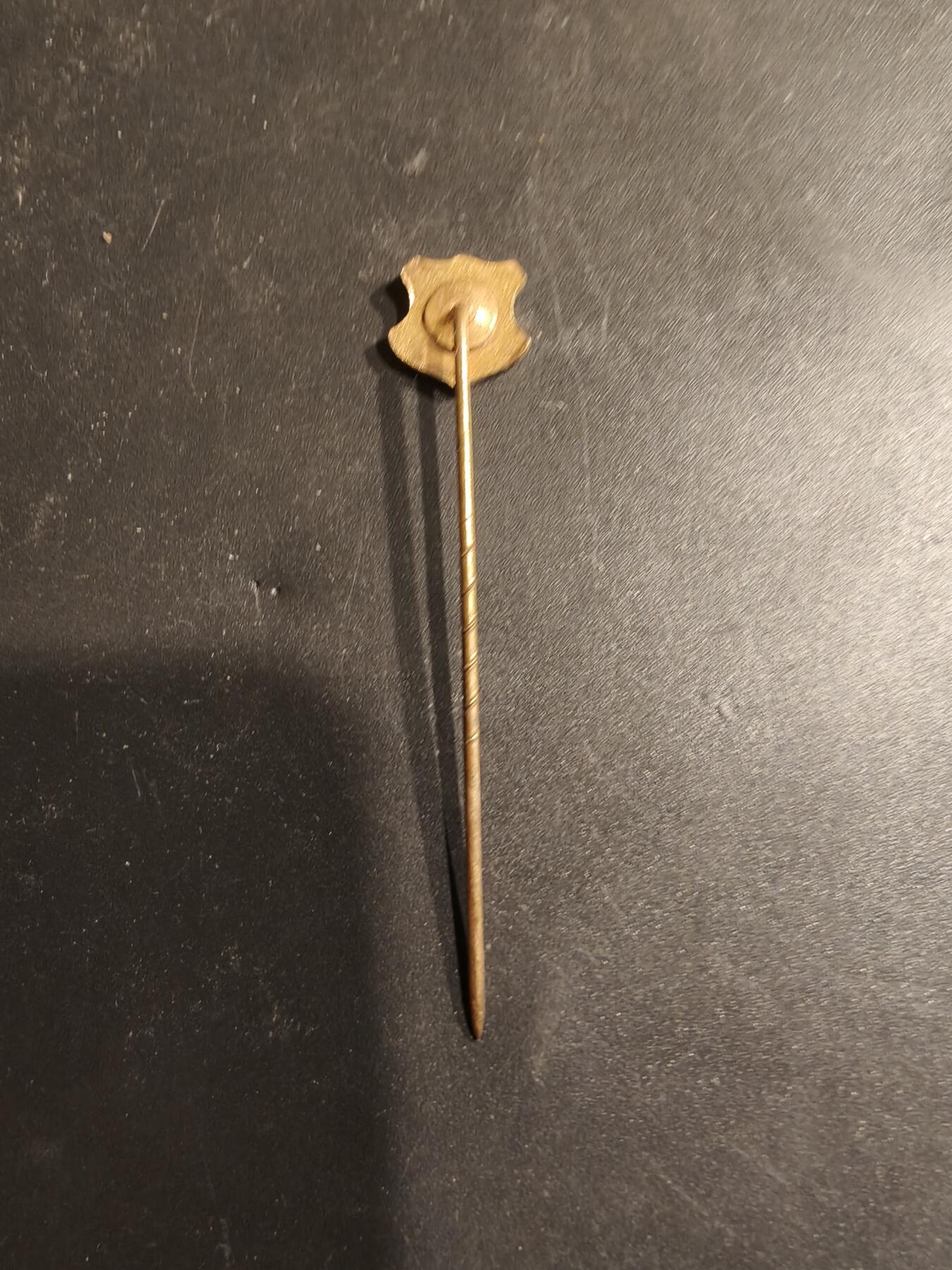 老王徽章第185期 美国二战红十字会针插