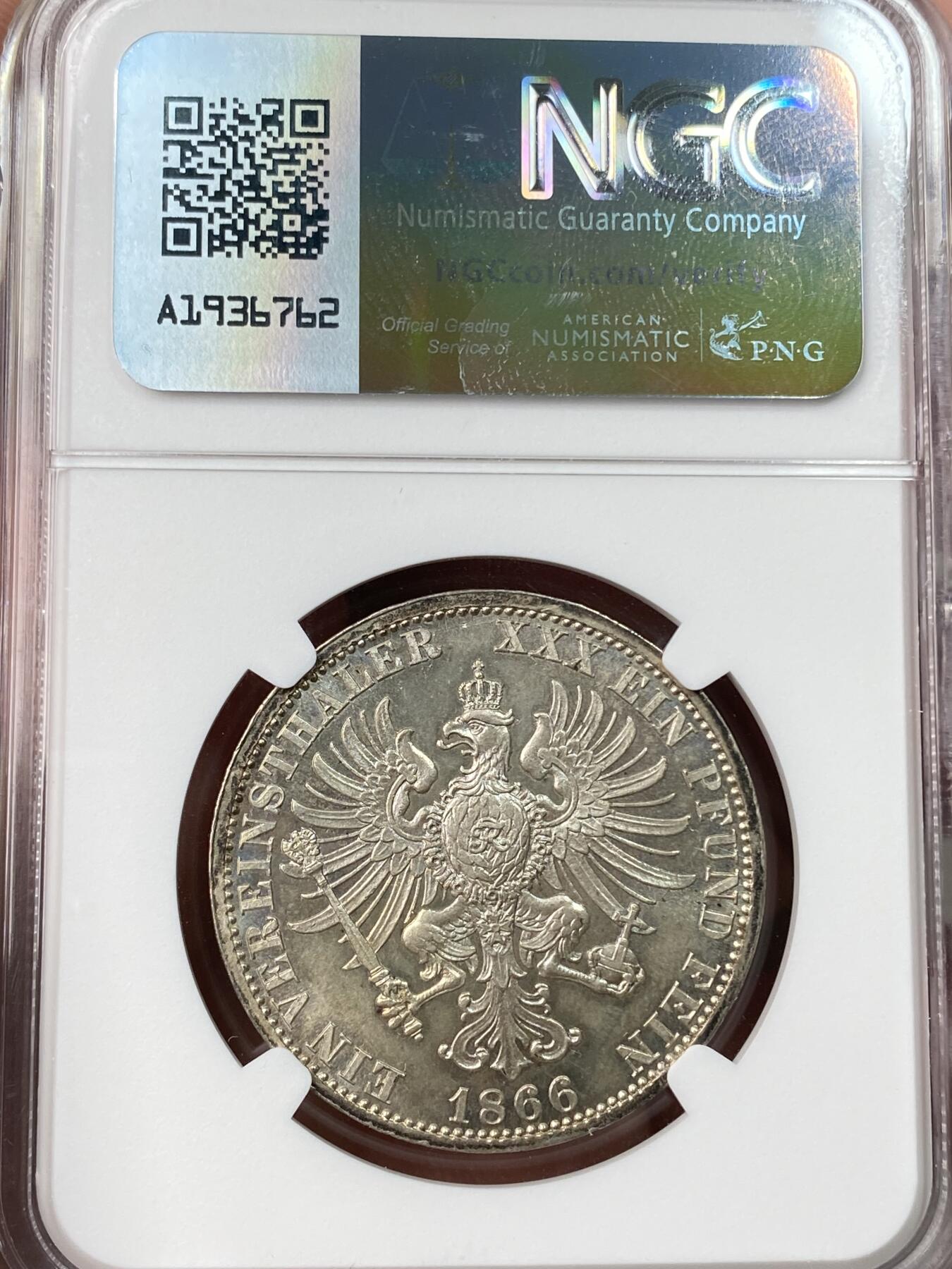 万国钱币拍卖第062期 NGC MS64 1866年德国普鲁士威廉一世普奥战争胜利泰勒 全深打香槟金渐变五彩裹身 超炫银霜耀眼原光 高浮雕喷砂质感极美 顶级收藏品质