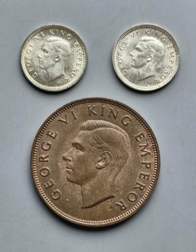 《崇甫堂》一精品外币专场⑧ - 新西兰1940年1便士铜1942/43年3便士银币三枚组 KM#7/13