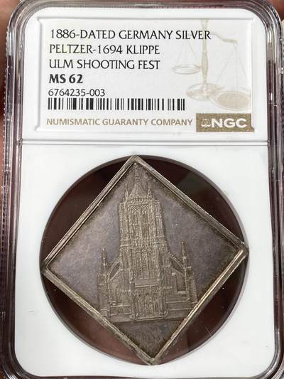 万国钱币拍卖第062期 - NGC MS62 1886年德国符腾堡乌尔姆射击节纪念菱形银章 均匀紫玫瑰酱彩极美类镜面质感 世界最高乌尔姆大教堂立于KLIPPE菱形方寸之间 非常难得的异形品种 31.8X31.8MM 15.16G