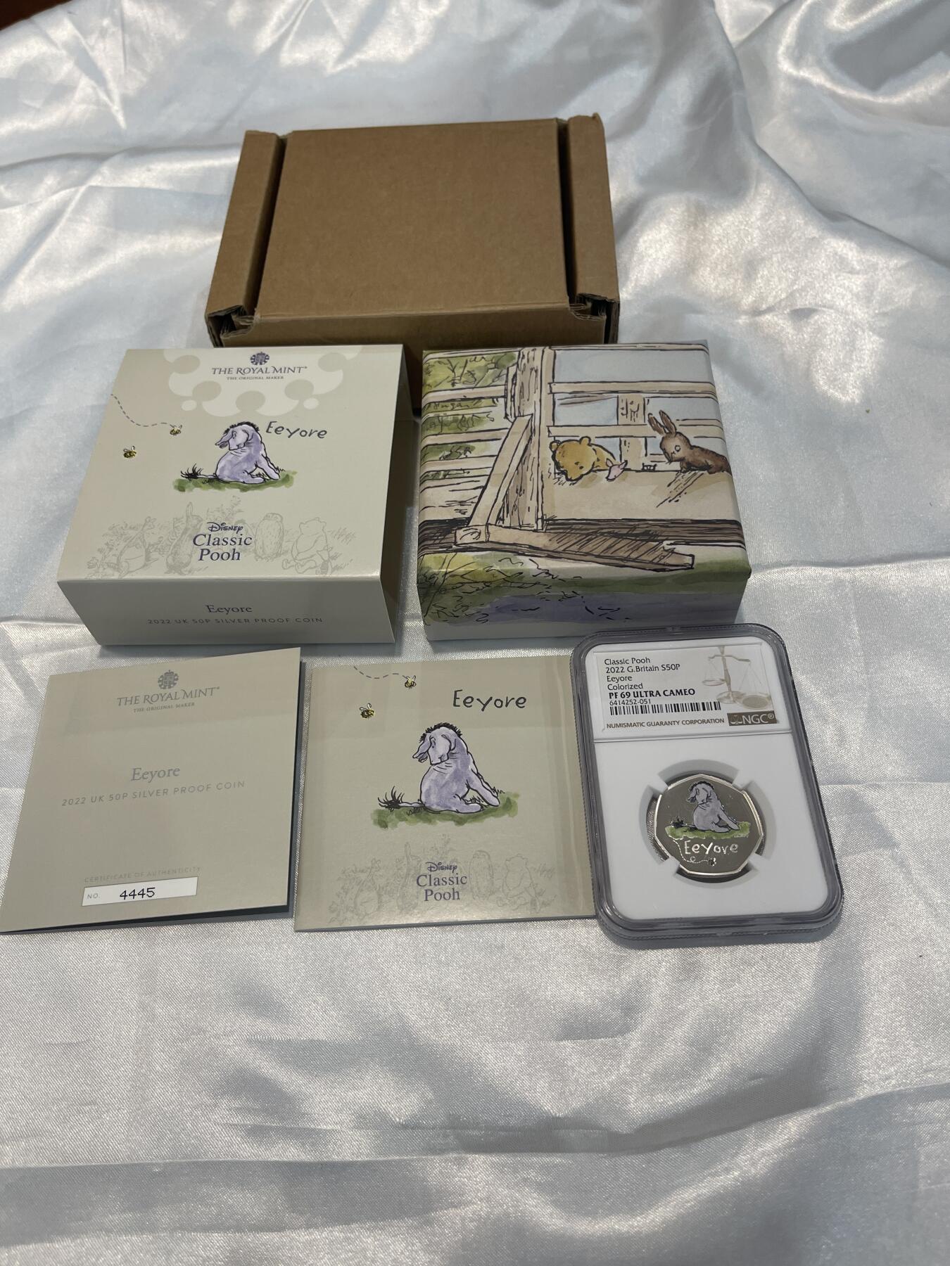 2022年英国皇家造币厂迪士尼经典小熊维尼系列Eeyore银币，50便士彩色精制，NGC评级PF69 ，带原装盒证书，限量发行收藏佳品！
