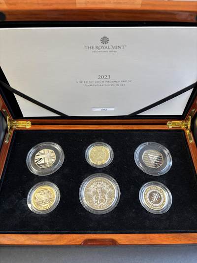 第191期拍卖 - 英国2023年硬币年册官方套装托尔金 查尔斯三世6枚精制纪念币木盒套装