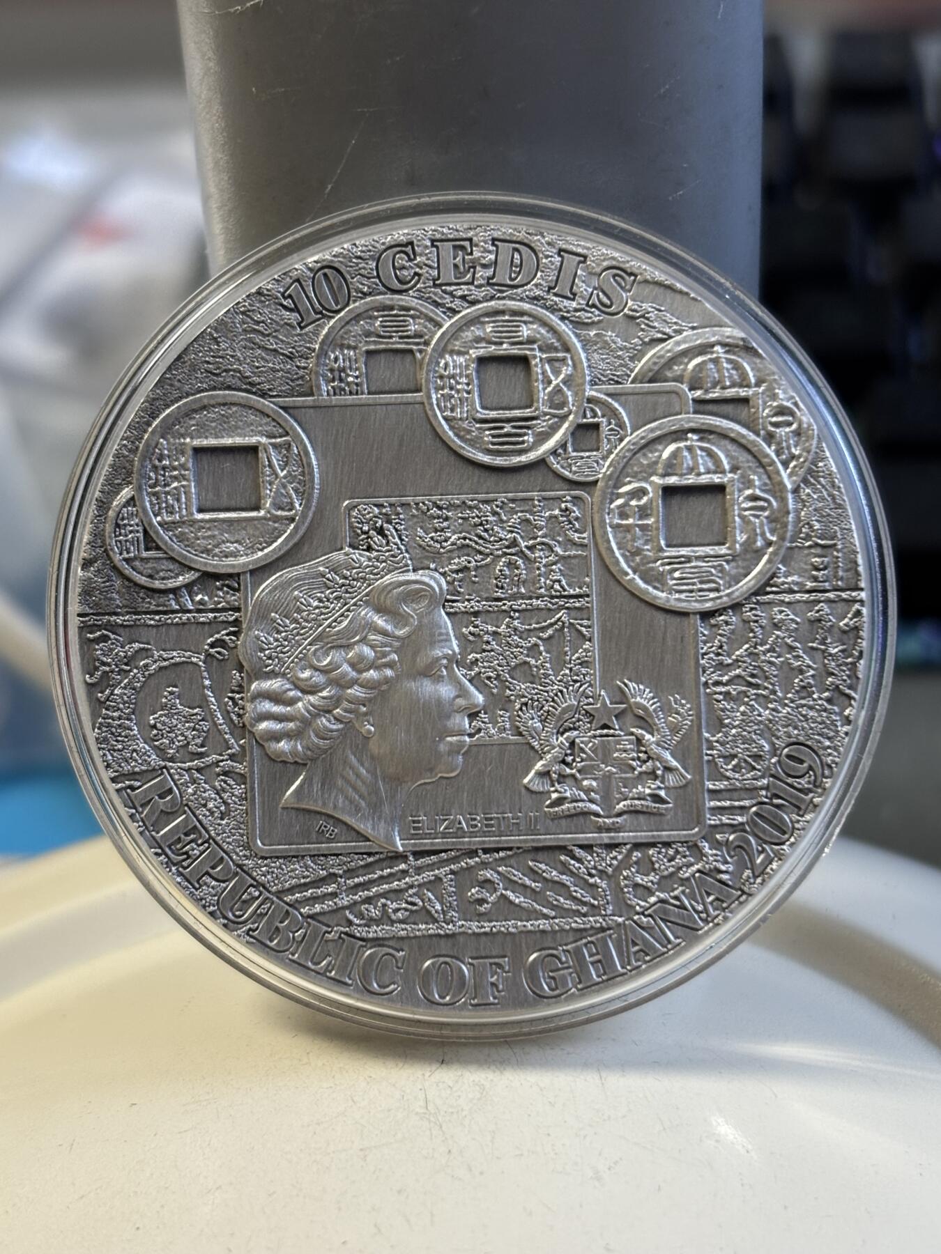 第191期拍卖 加纳2019年世界名将系列1关羽高浮雕2盎司镀金纪念银币带盒不带证书，999银，发行500枚，盒子有破损，