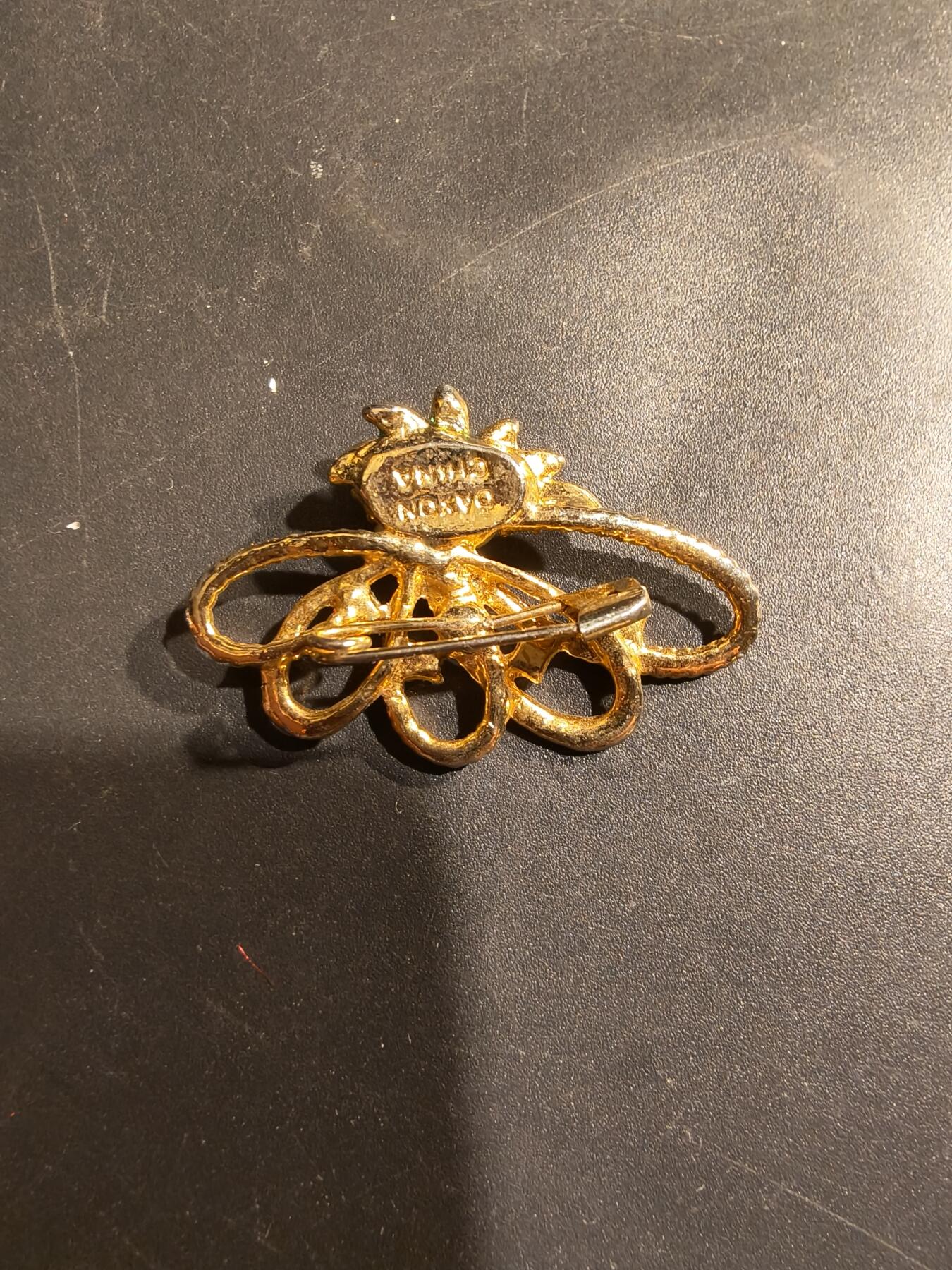 老王徽章第185期 法国嵌宝胸针