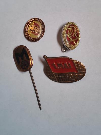 韵星假日军品类拍卖第43期 -- Rimey Holidays Militaria Auction 43 - 民主德国徽章一组，统一社会党党徽 体育技能证章 1961五一纪念