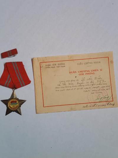韵星假日军品类拍卖第43期 -- Rimey Holidays Militaria Auction 43 - 越南南方共和国（越共）二级解放战士勋章带证略