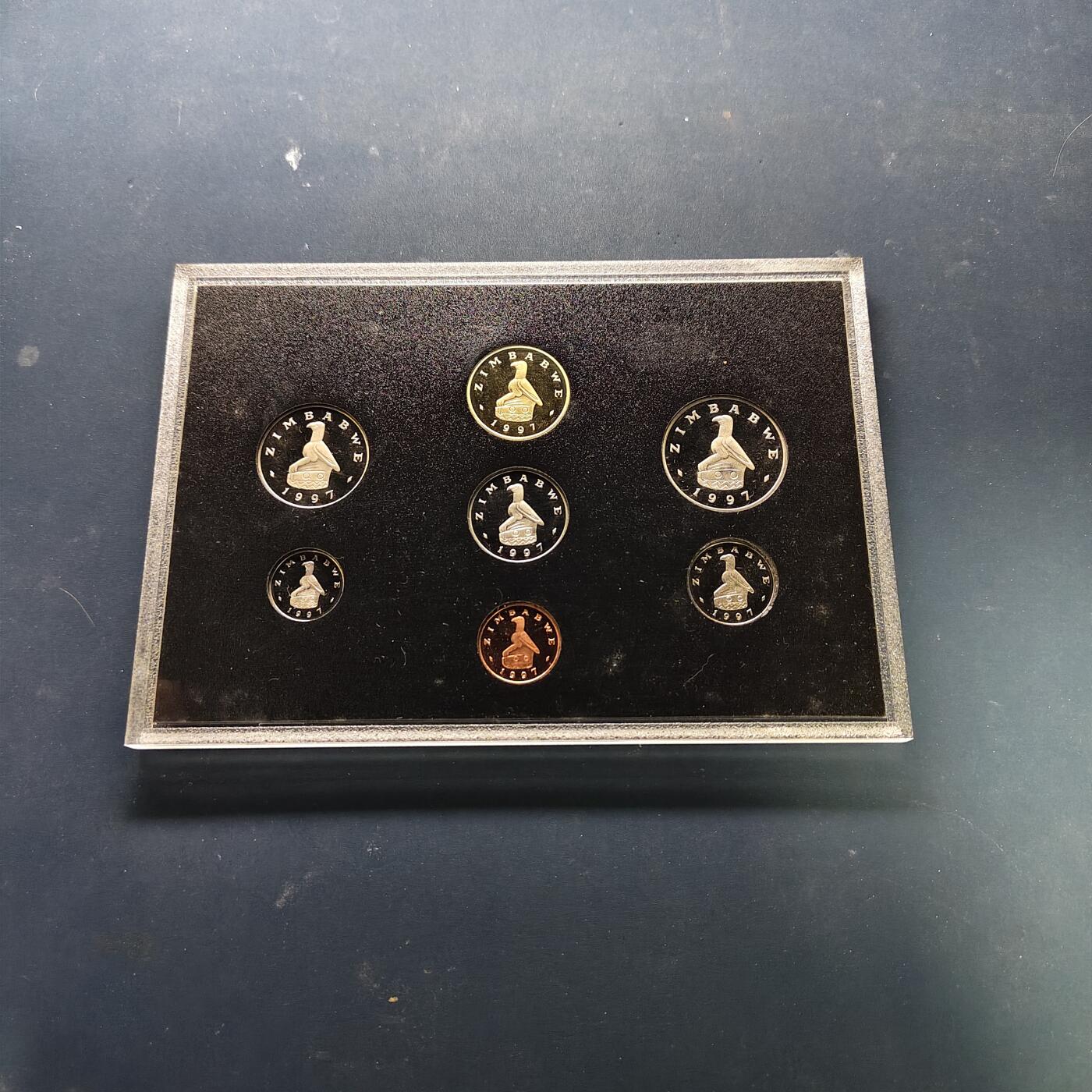 【全场包邮】纯粹捡漏拍509场 【少见】津巴布韦1997年官方精制套币-盒证全-量5500