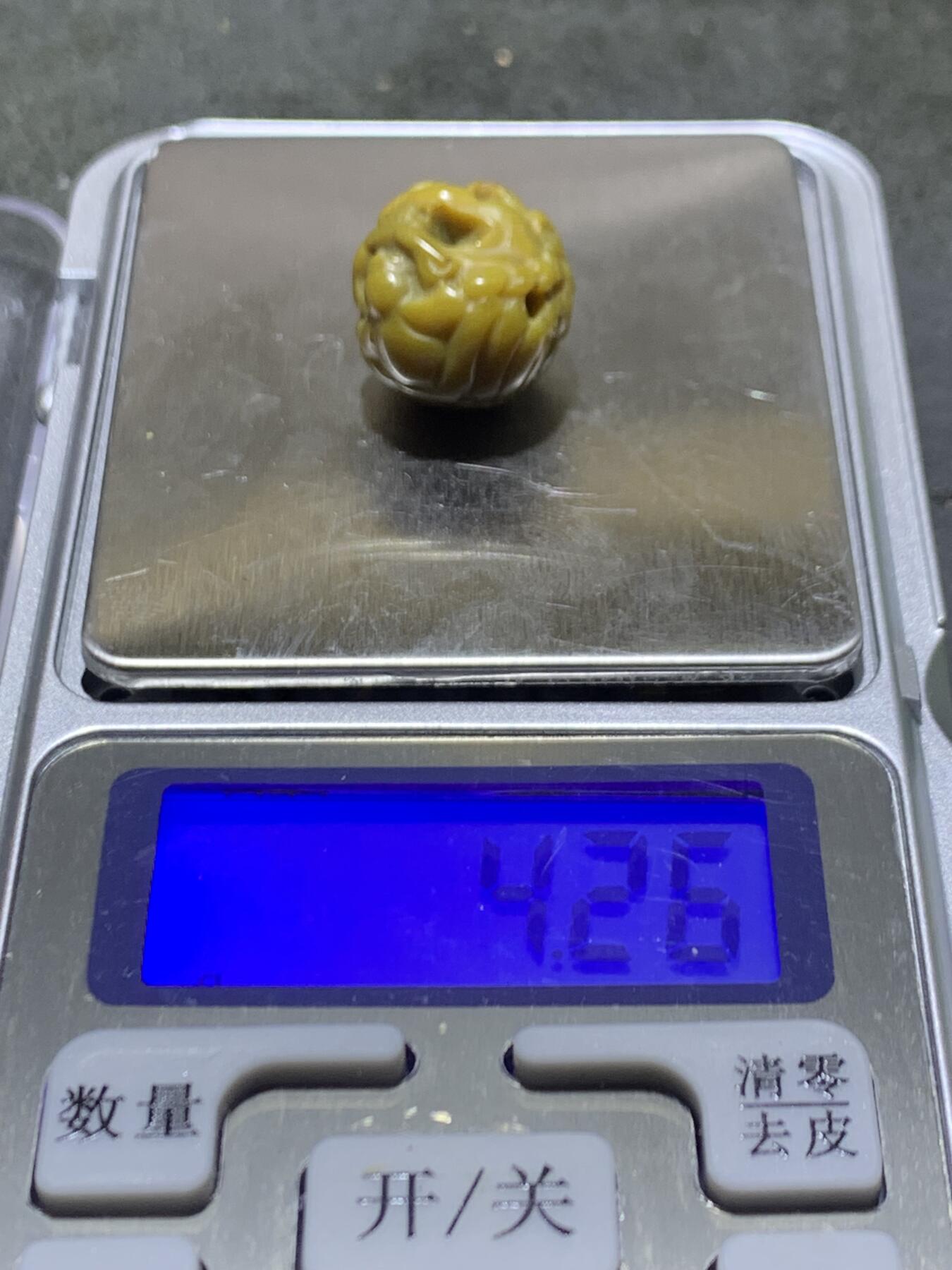 精美战国红玛瑙手工雕刻瑞兽圆珠一颗！