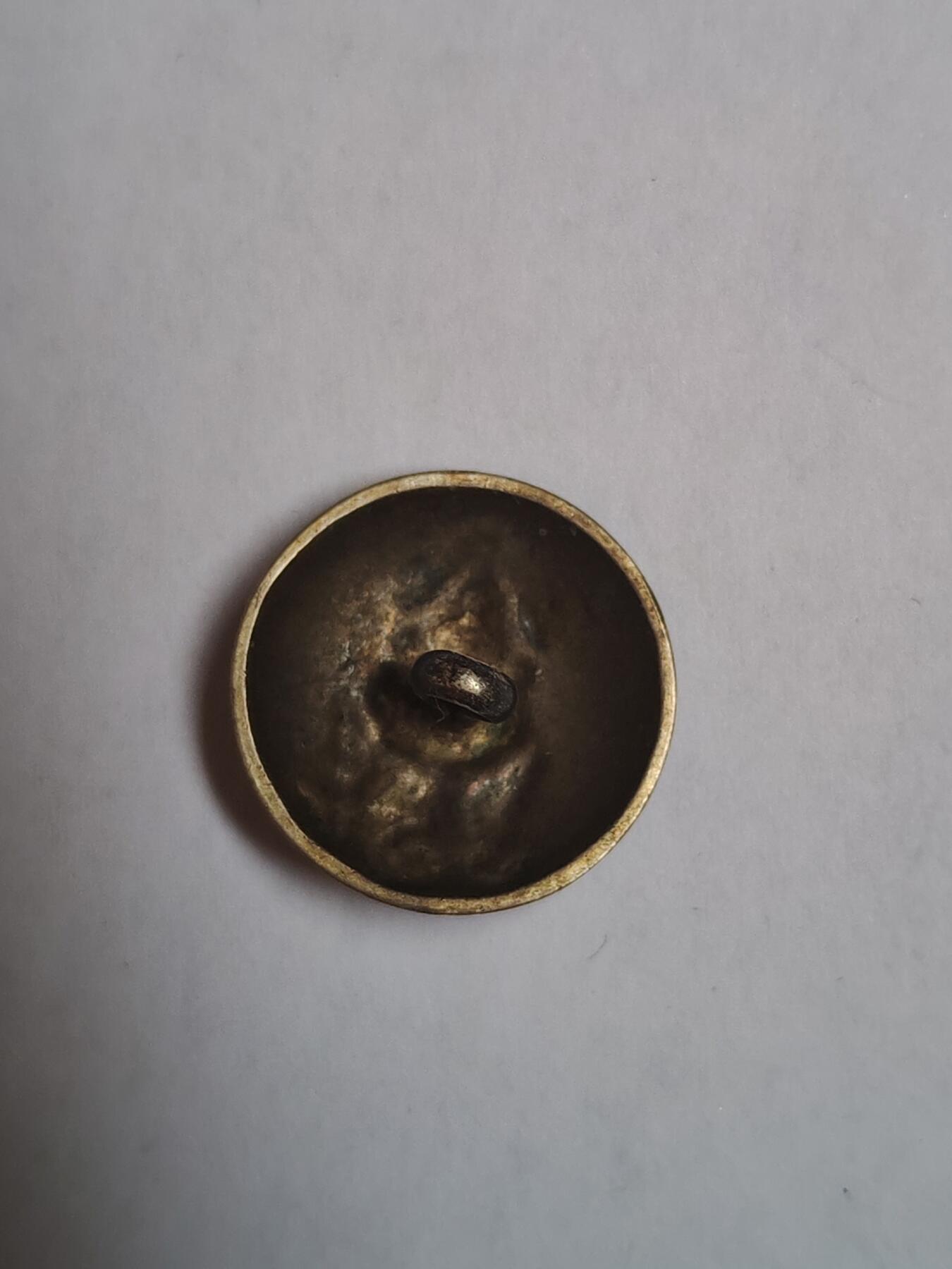 韵星假日军品类拍卖第43期 -- Rimey Holidays Militaria Auction 43 泰王国拉玛五世银制国家服务证章 朱拉隆功大帝时期 距今150年左右为 朱拉隆功改革勋赏制度最早的奖章之一 名为证章但是为奖励性质含银量超过百分之95 颁发数量少